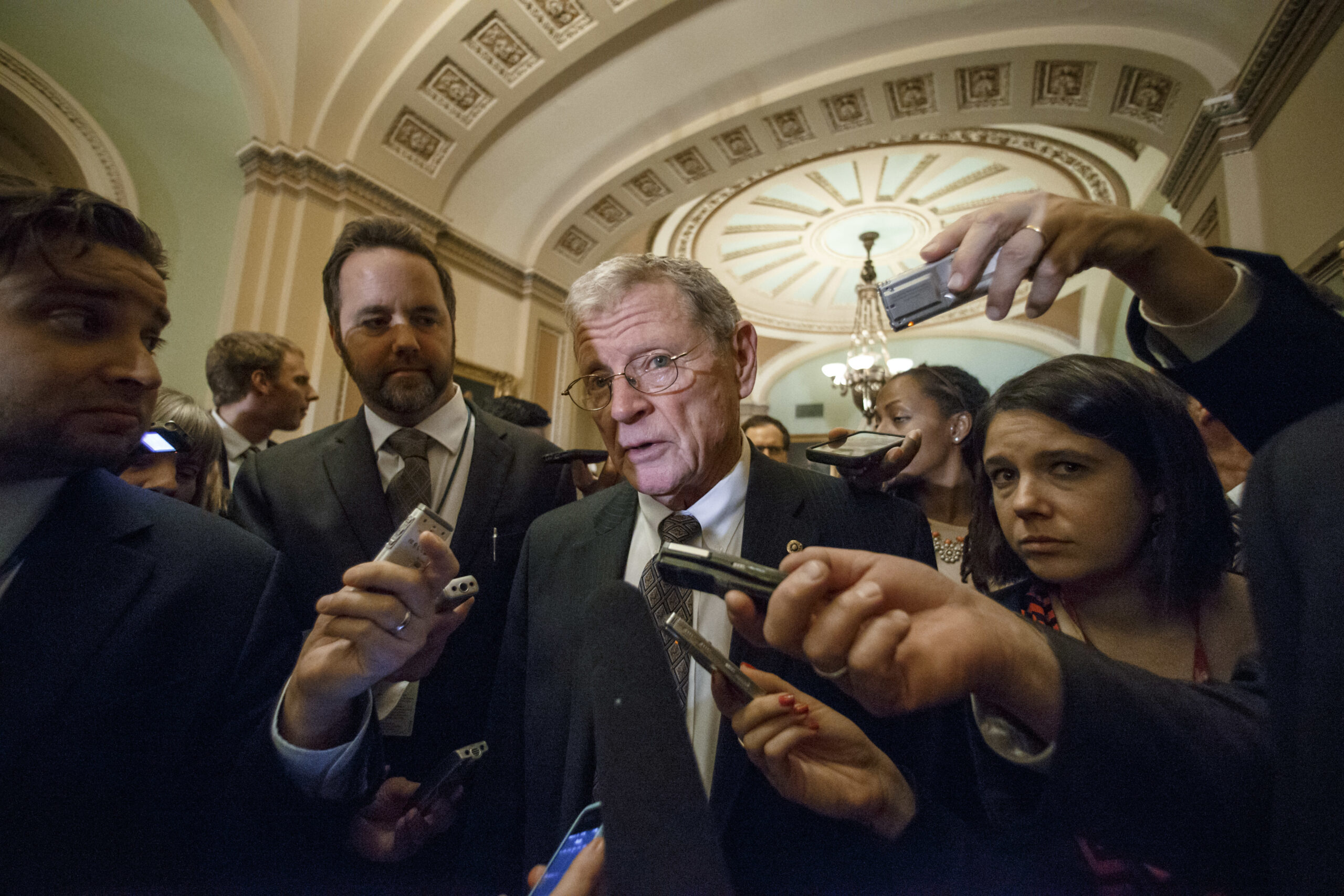 Inhofe calls on Dems to back off support for EPA water rule