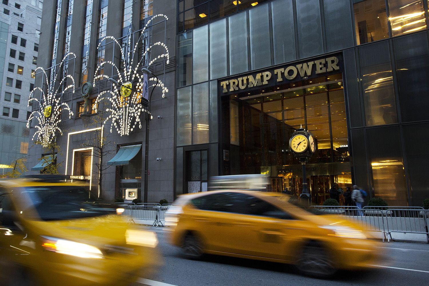 Transition team dodges on whether Trump still runs his business