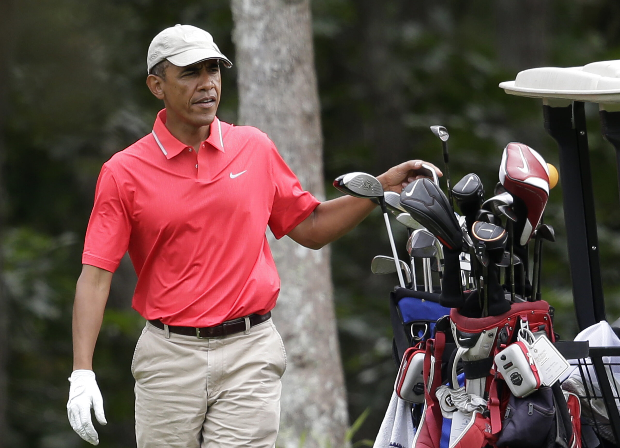 Obama golfs with Derek Jeter in Vegas