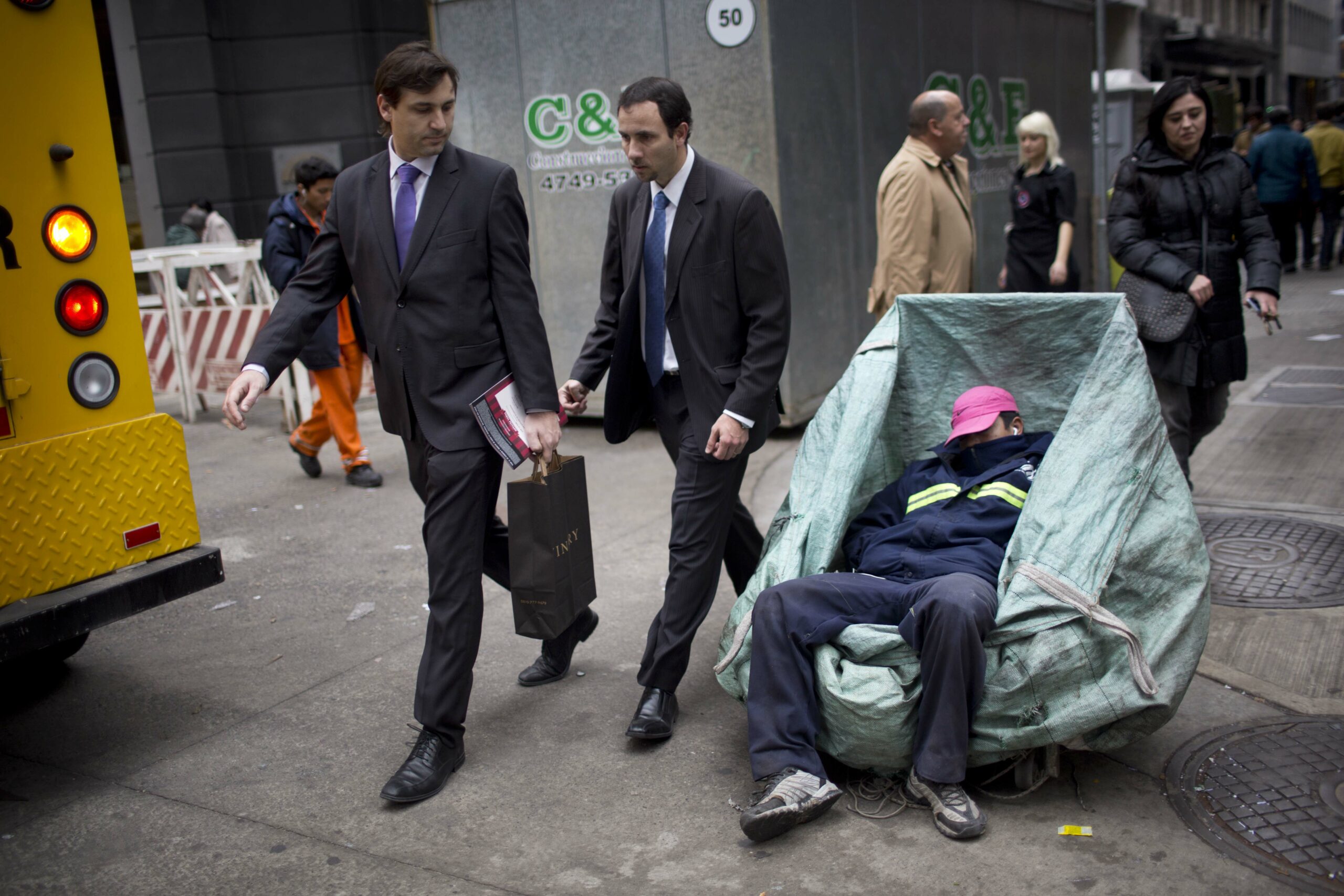 Default fuels uncertainty, stock drop in Argentina
