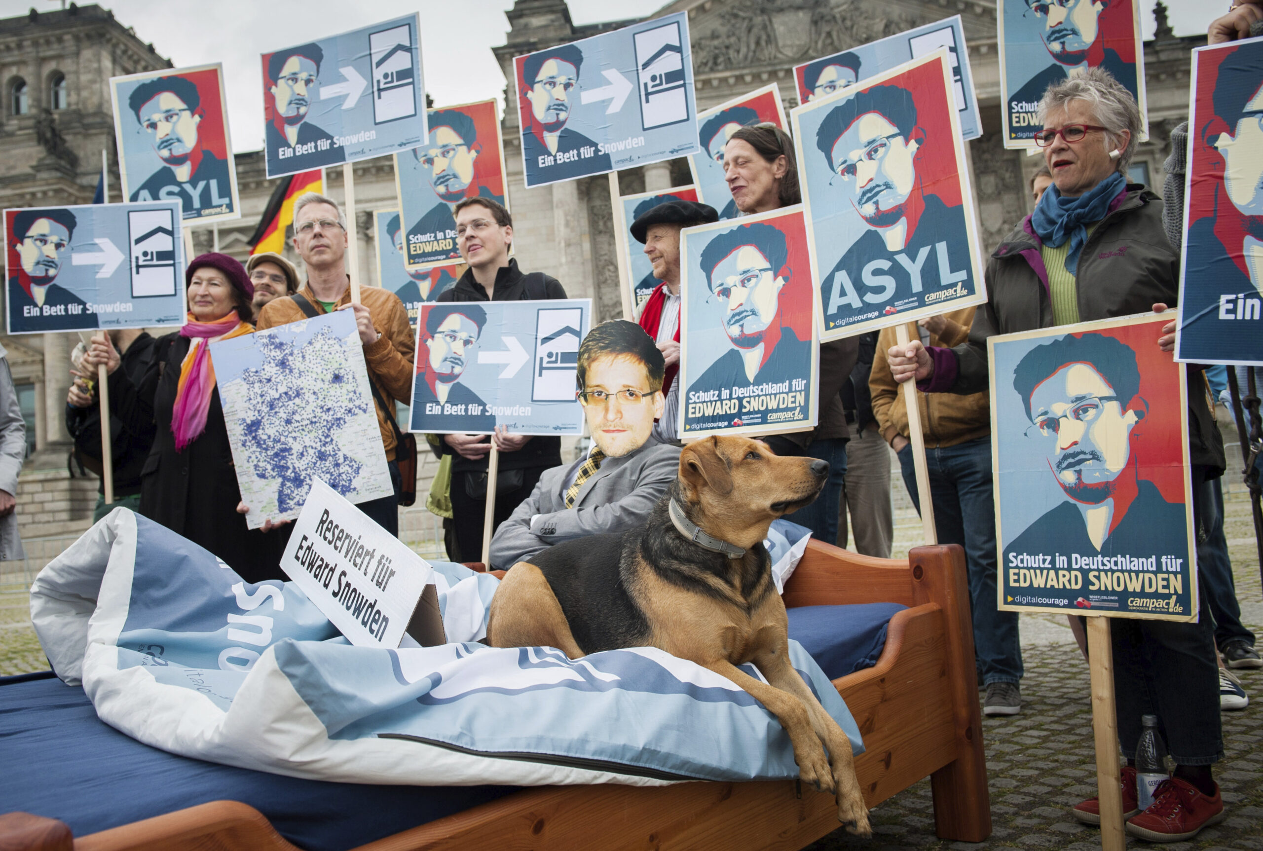 Here’s what the company that vetted Edward Snowden for the NSA just got