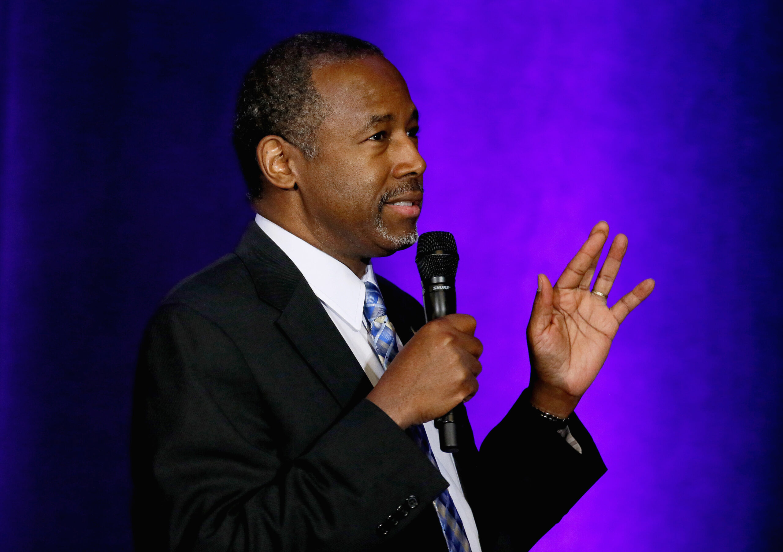 Carson calls for declaration of war against ISIS