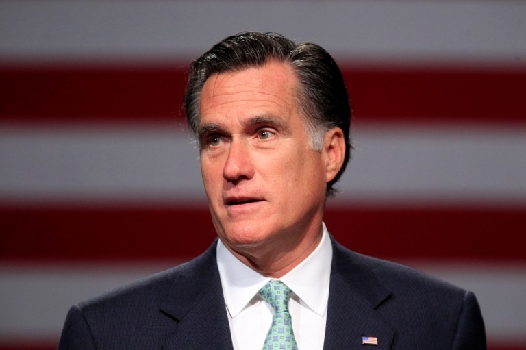 Obama, Romney turn campaign back to the economy