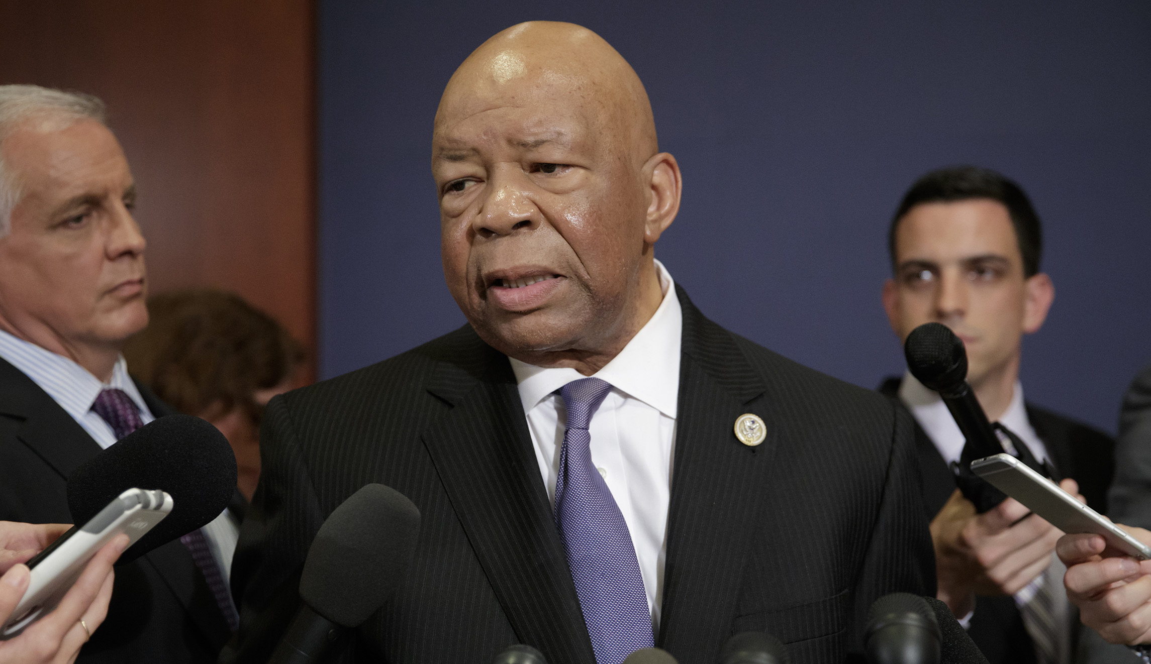 Elijah Cummings: A ‘few people’ in White House may have ‘problems with the law’