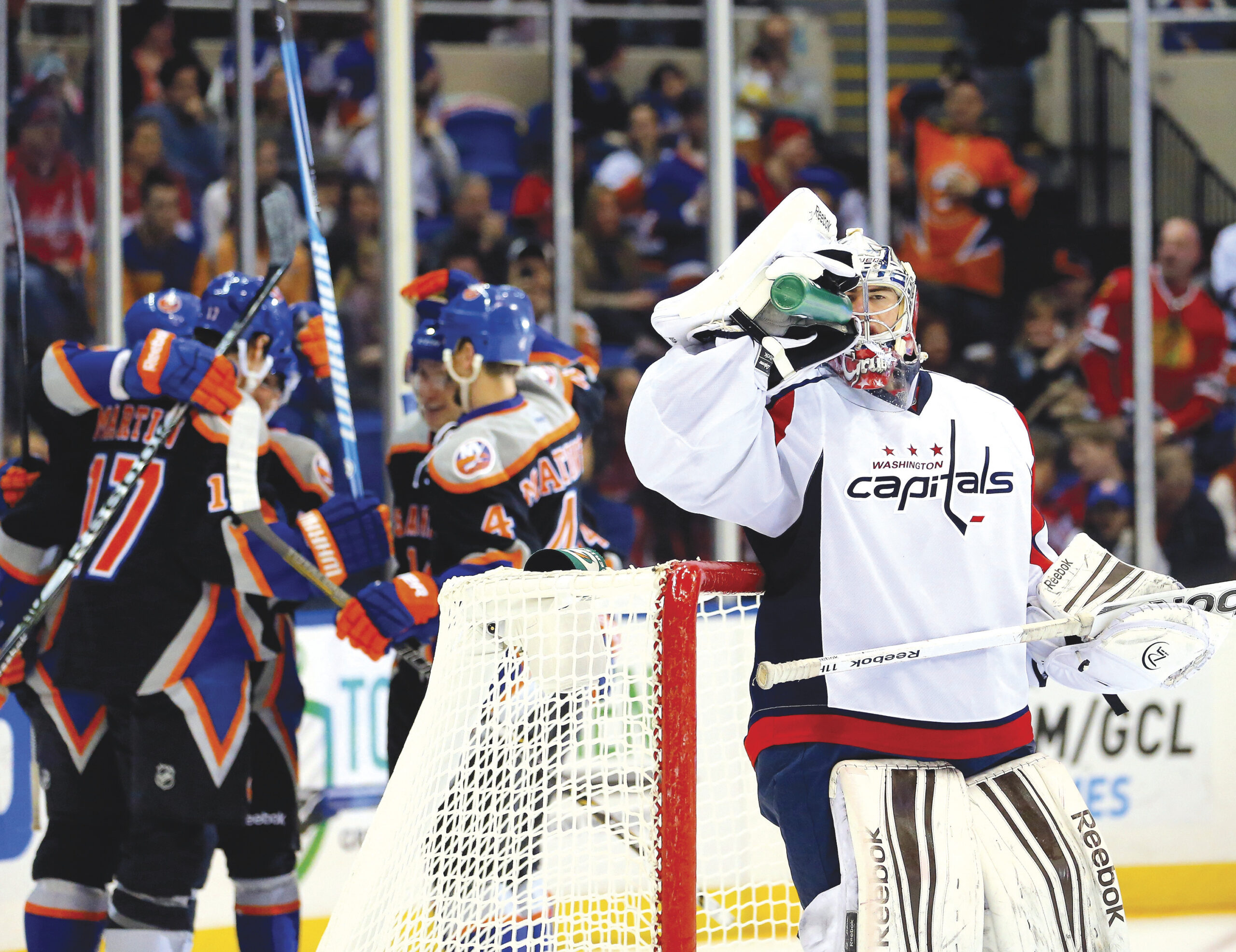 Capitals leave rookie goalie on an island in loss