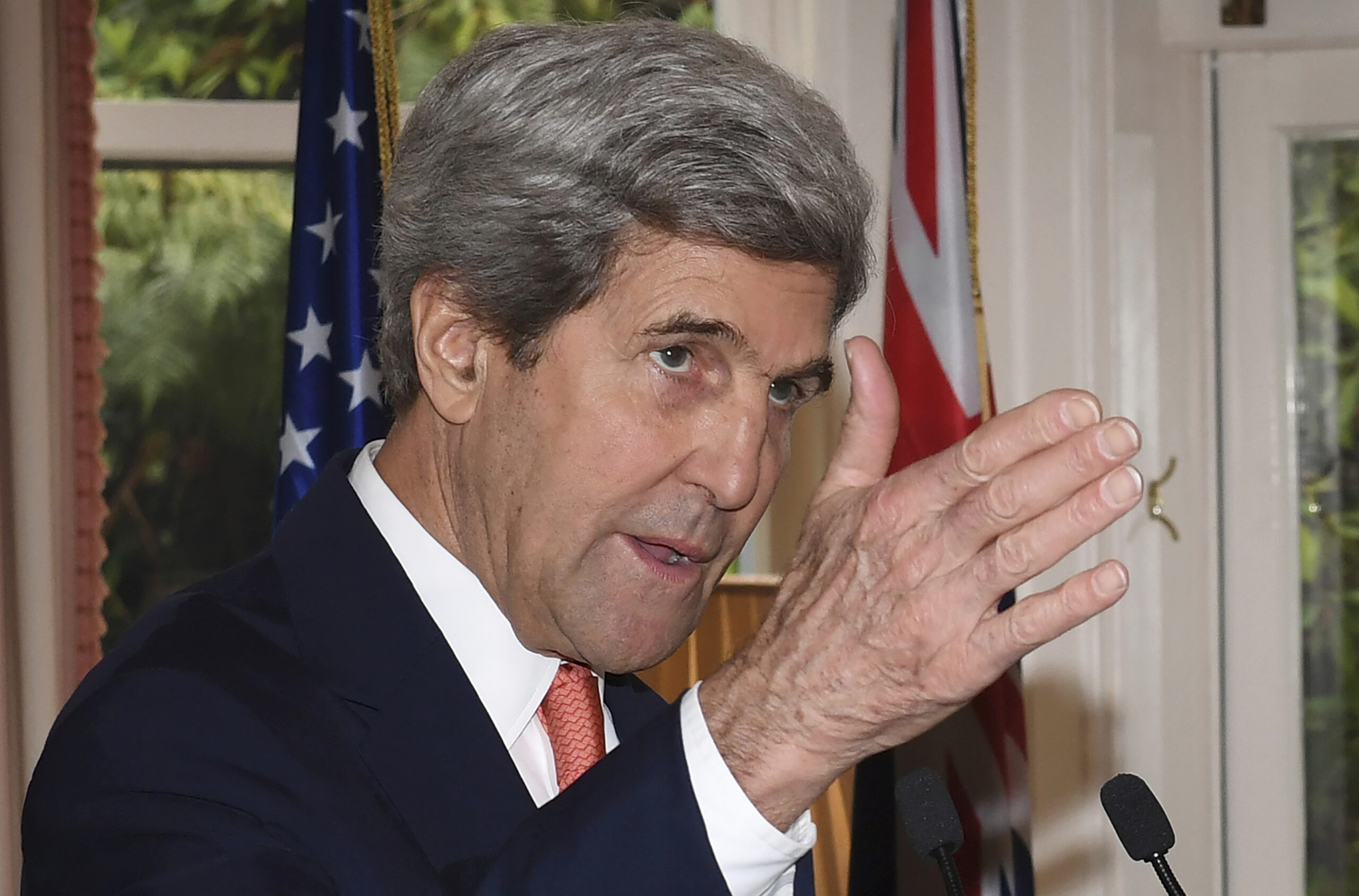 Dems defy Kerry to back Iran sanctions renewal