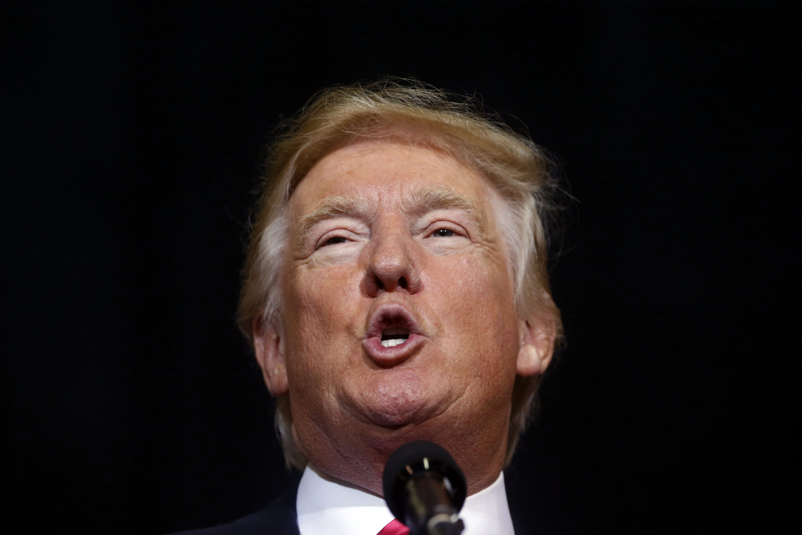 Trump begs Congress to ‘act immediately’ against Clinton