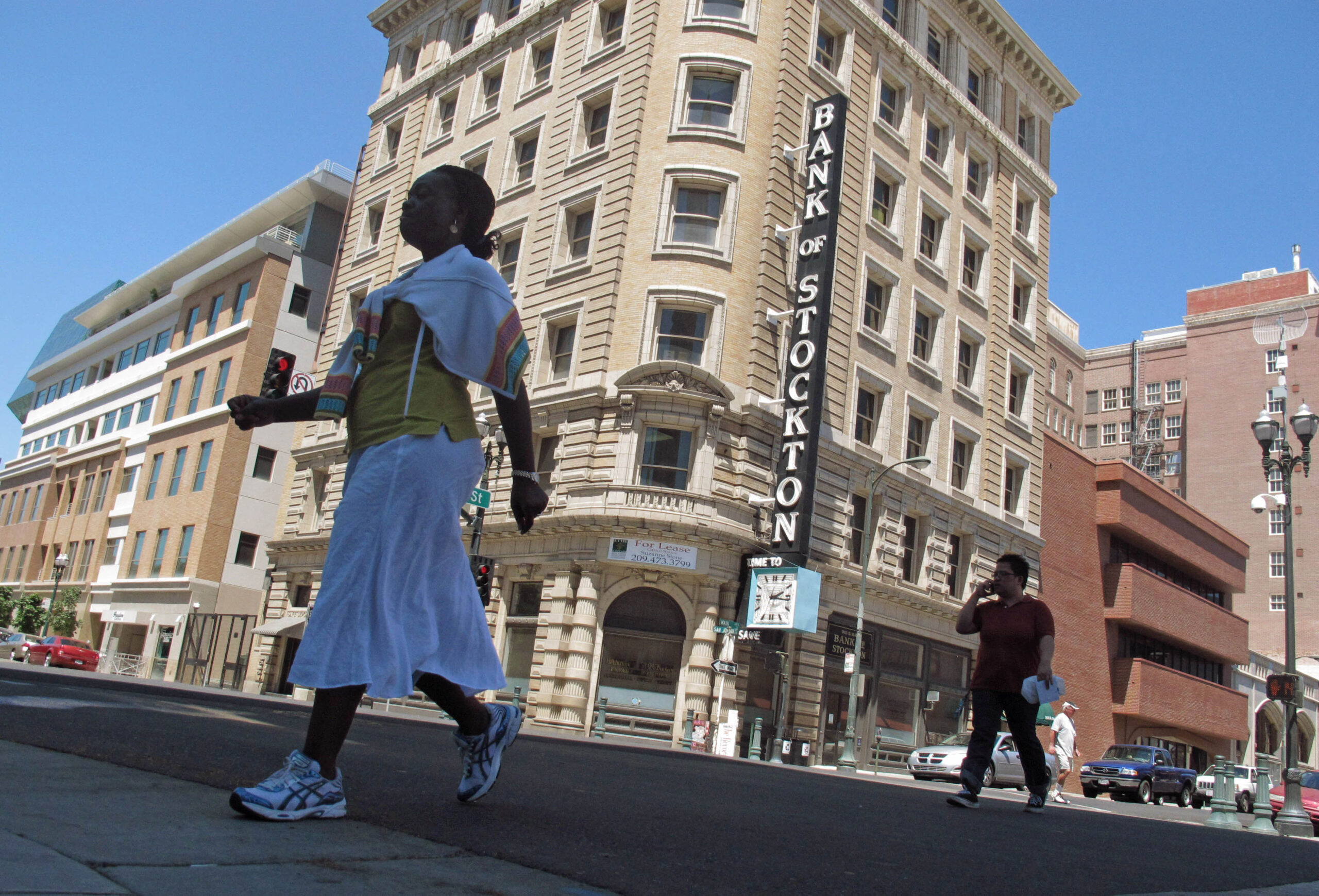 Ruling lets bankrupt city cut pension benefits