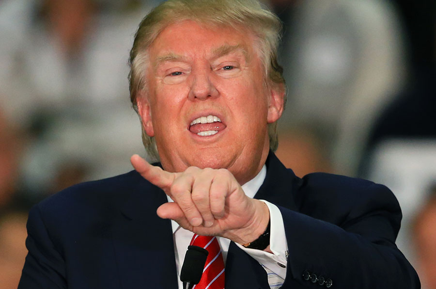 Trump continues Megyn Kelly feud, lauds CNN