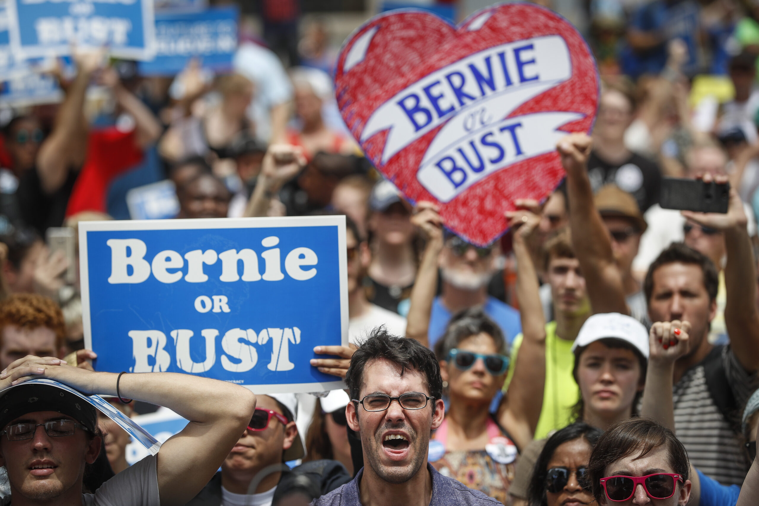 A scene from Clinton’s nomination: Iowa Dem leaders try to box out Bernie delegates
