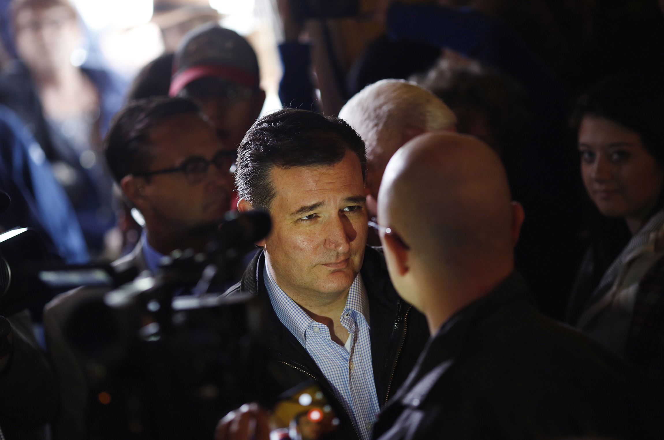 Cruz attacks media as he falls behind Trump