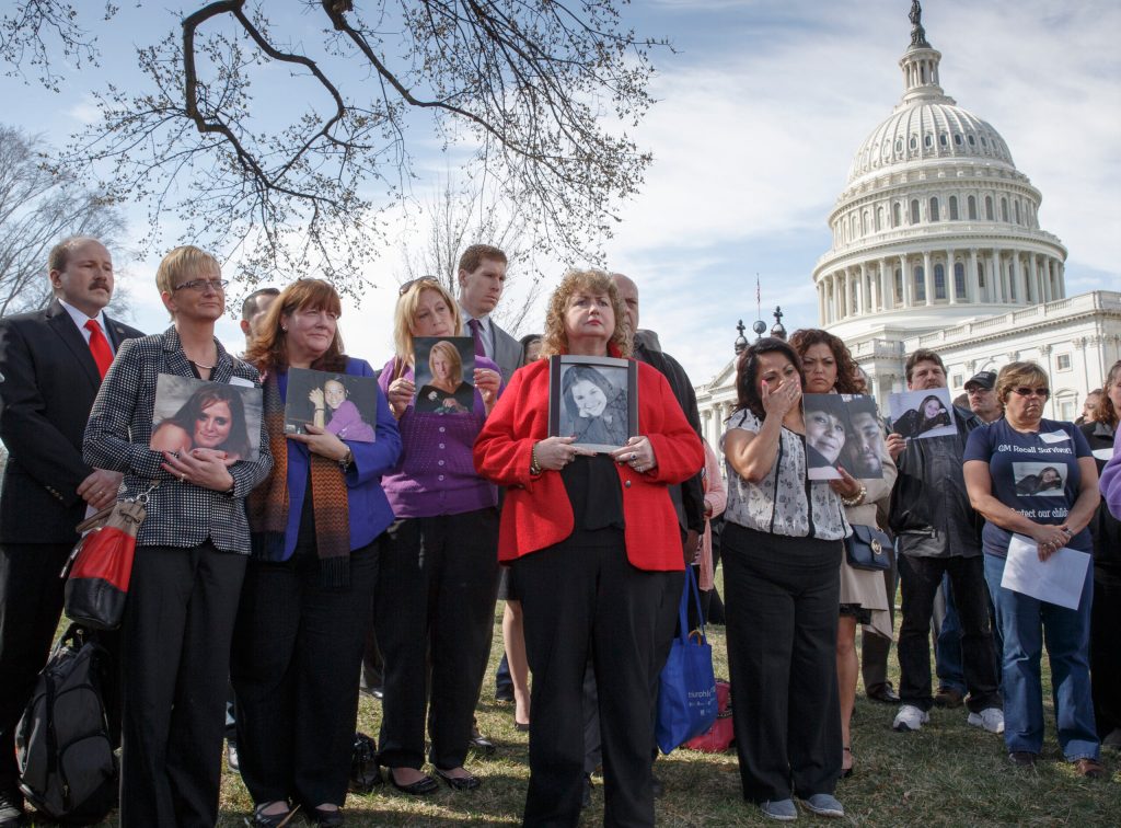 Angry families want GM prosecuted for defects