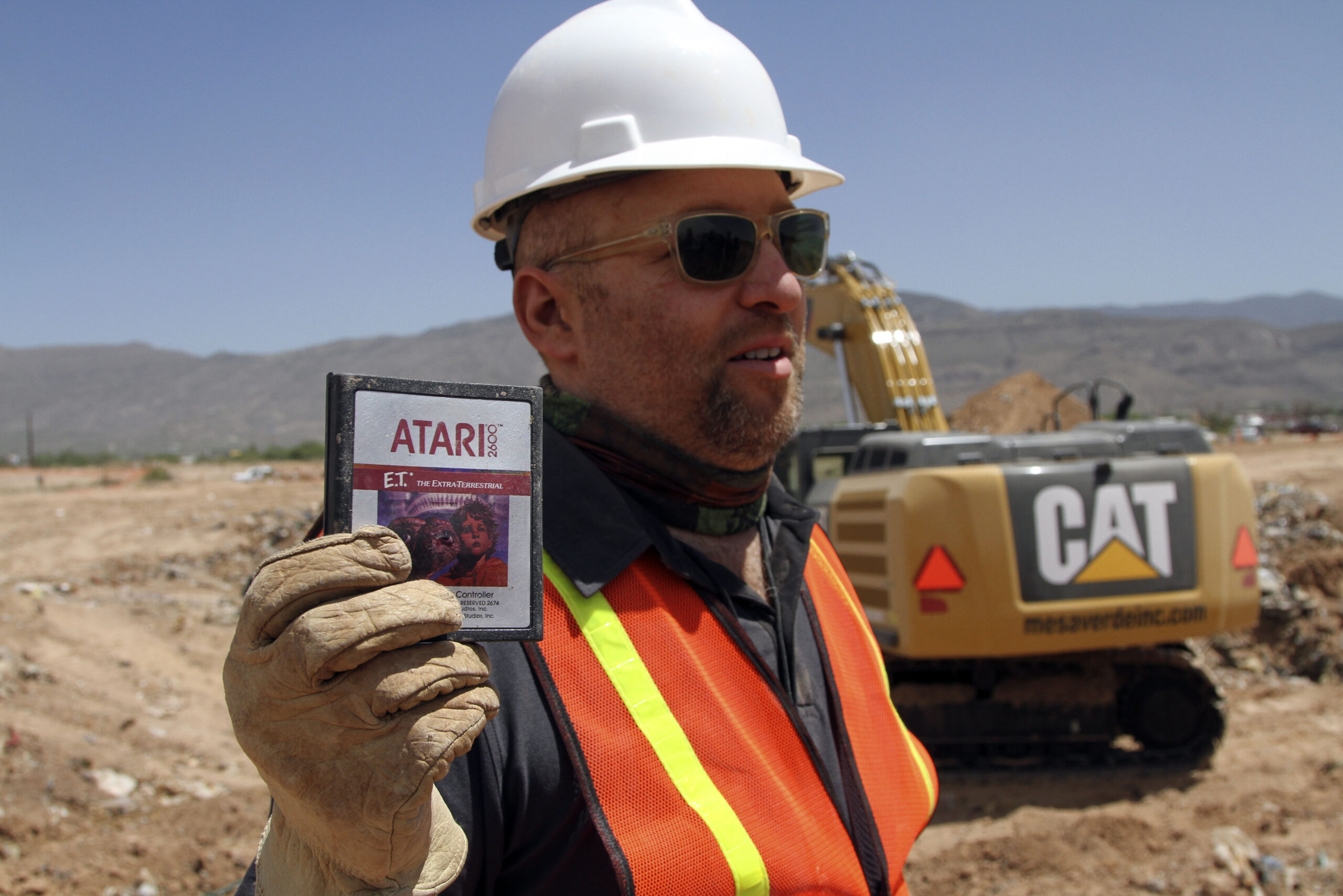 Diggers find Atari’s E.T. games in landfill