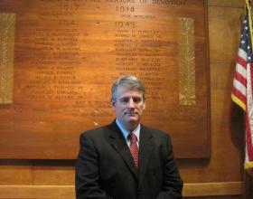 The Choice in OH-10: Peter Corrigan vs. Dennis Kucinich