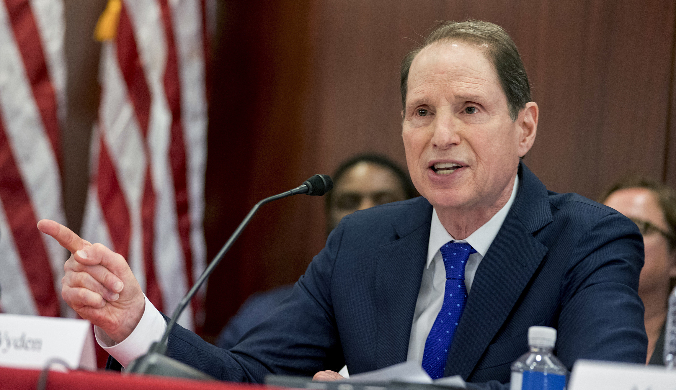 Sen. Wyden targets life insurance plans available only to the rich