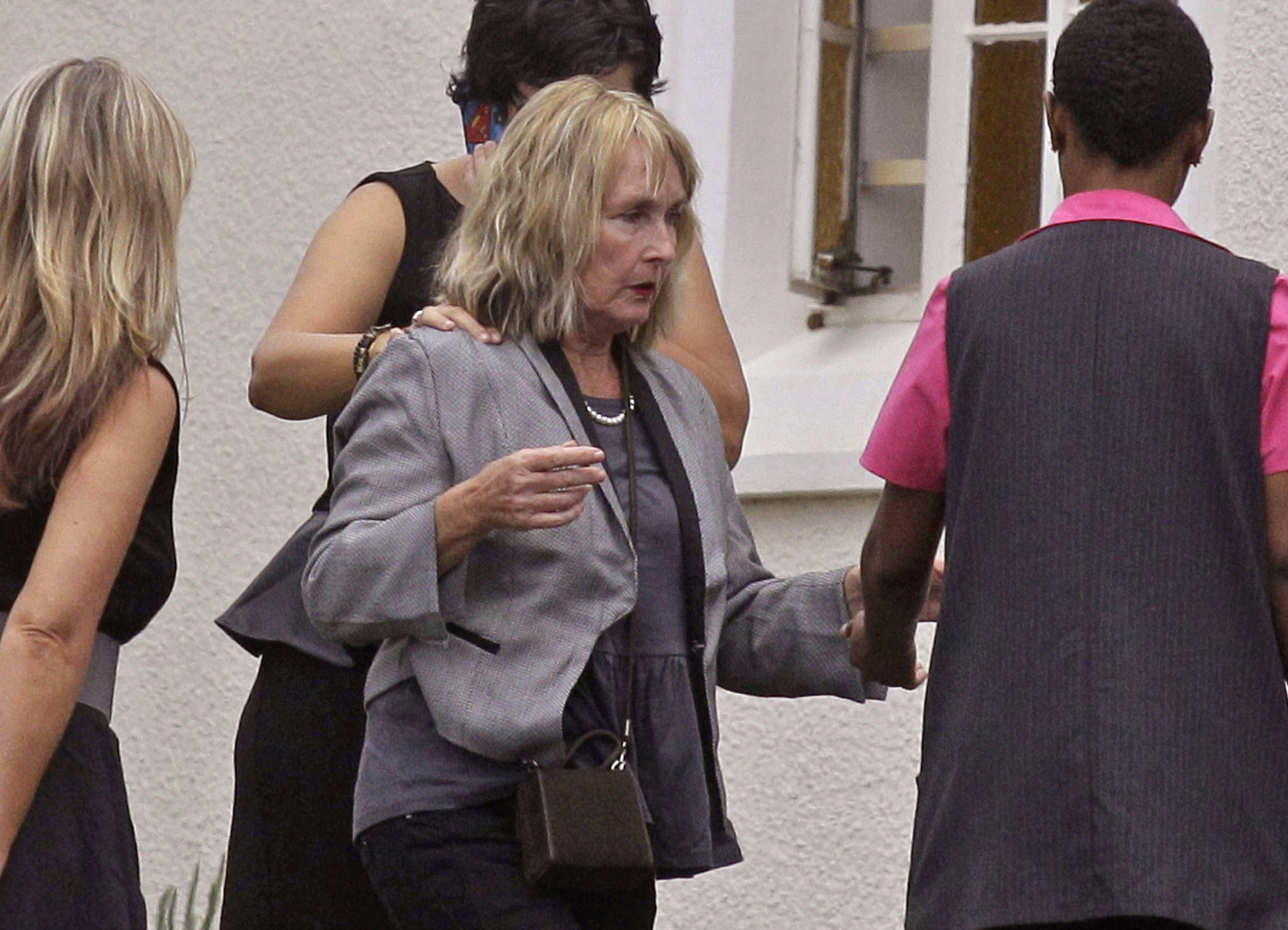 Steenkamp’s mother to attend Pistorius trial