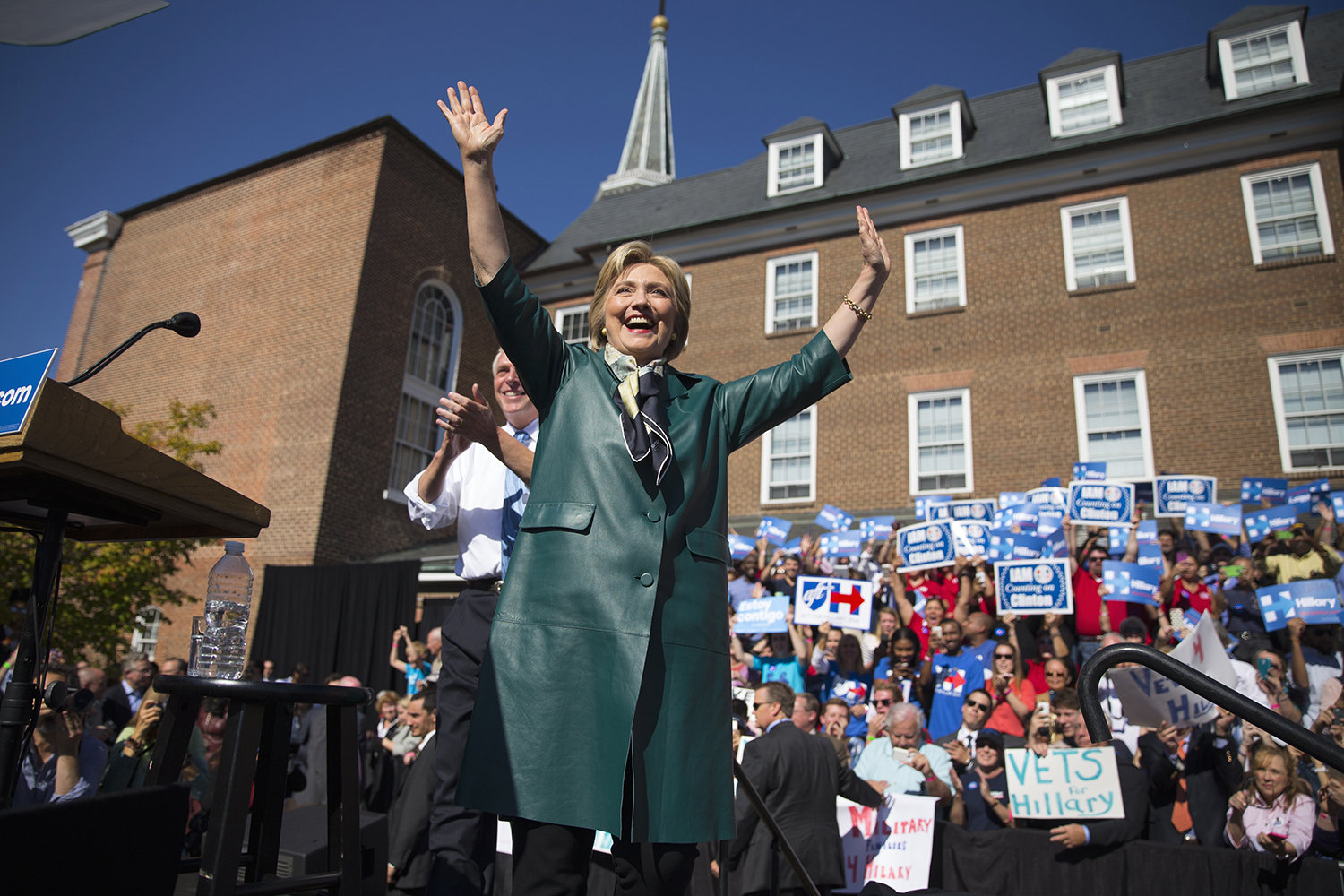 Poll: Clinton still leads in Virginia