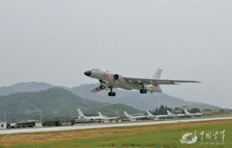 A pair of Chinese H-6K bombers flew around Taiwan on Nov. 25. (People's Daily Online photo)