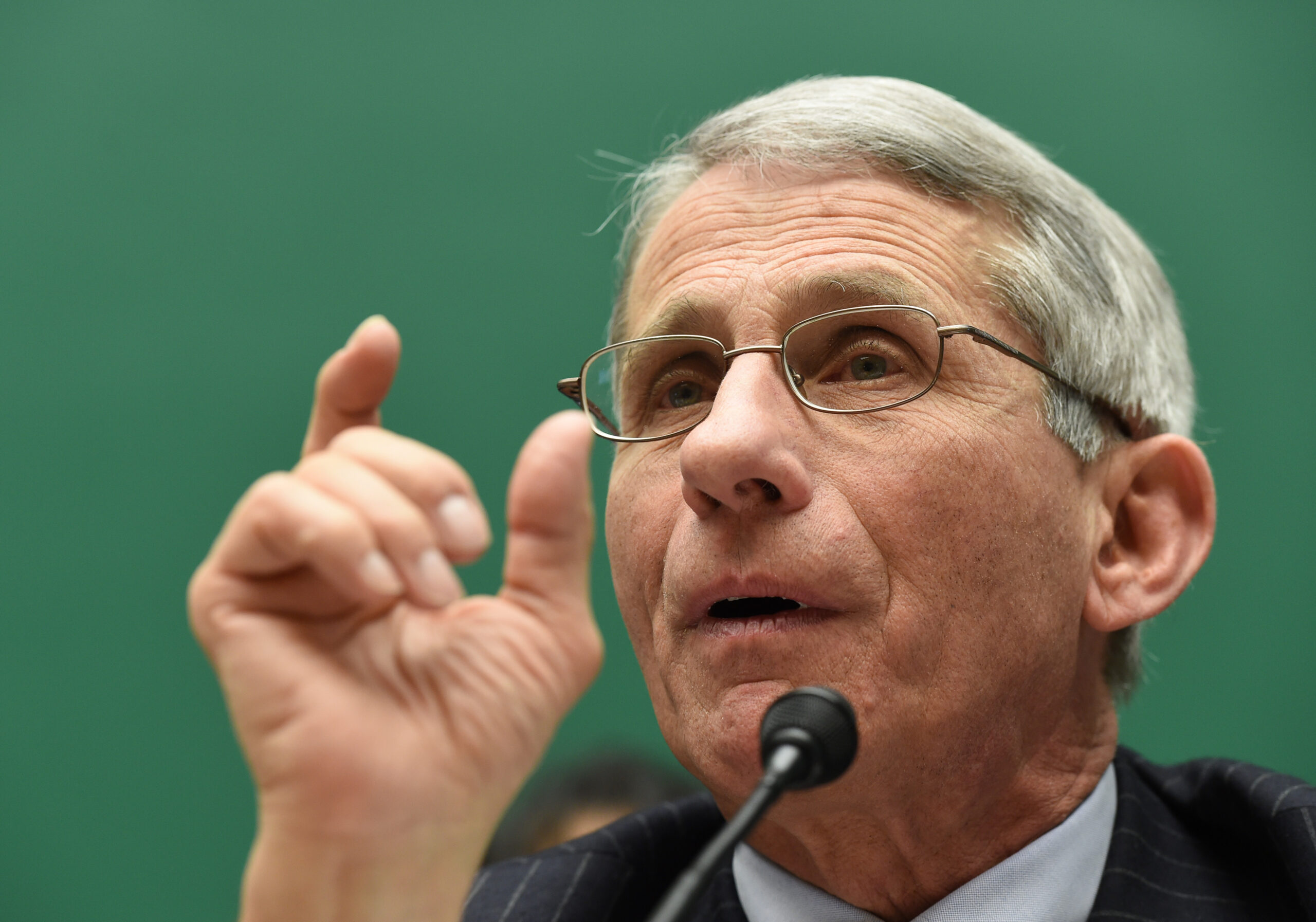 Top infectious disease official criticizes World Health Organization