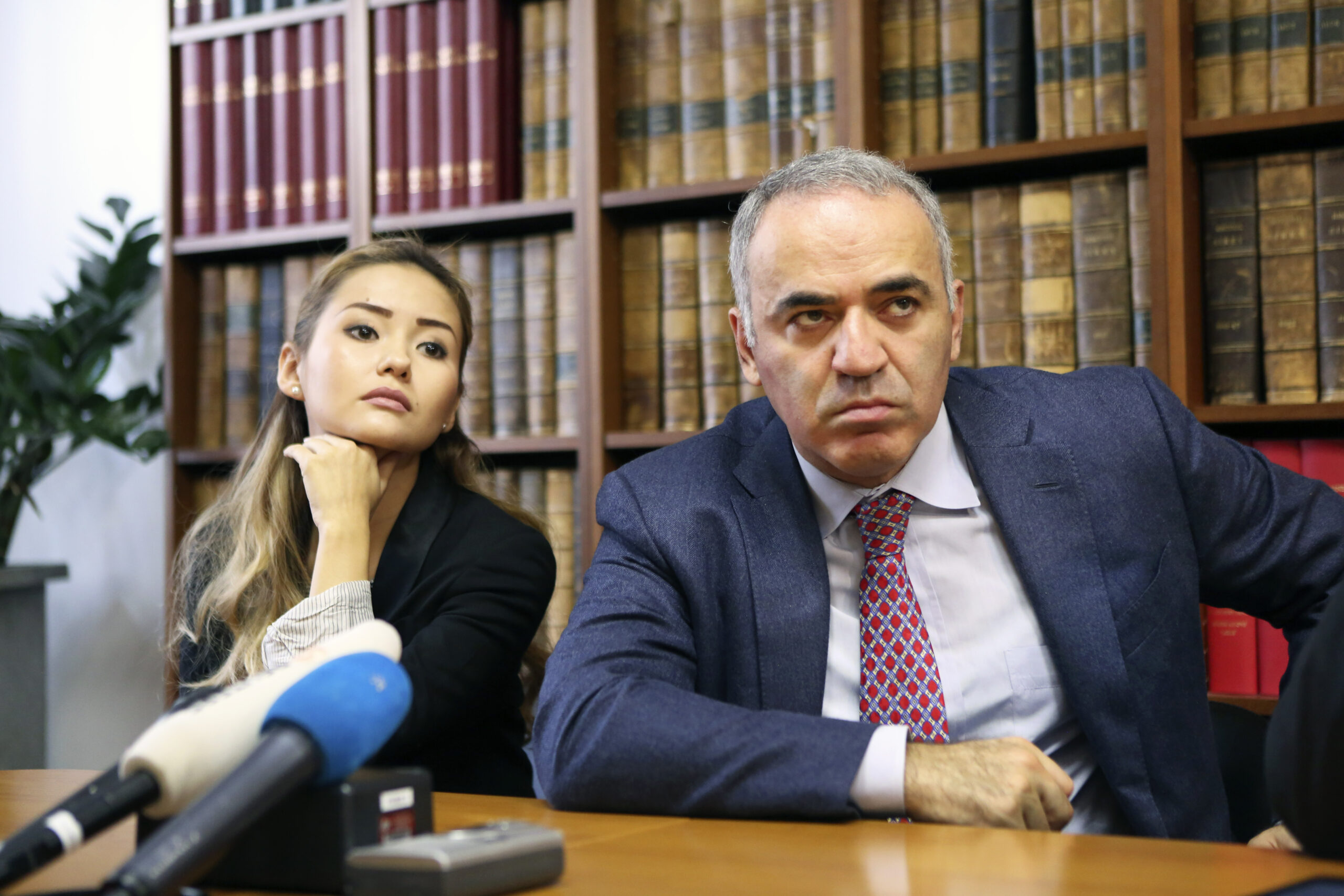 Russia’s Kasparov backs case of dissident banker