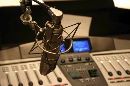 Obama disses bloggers, talk radio
