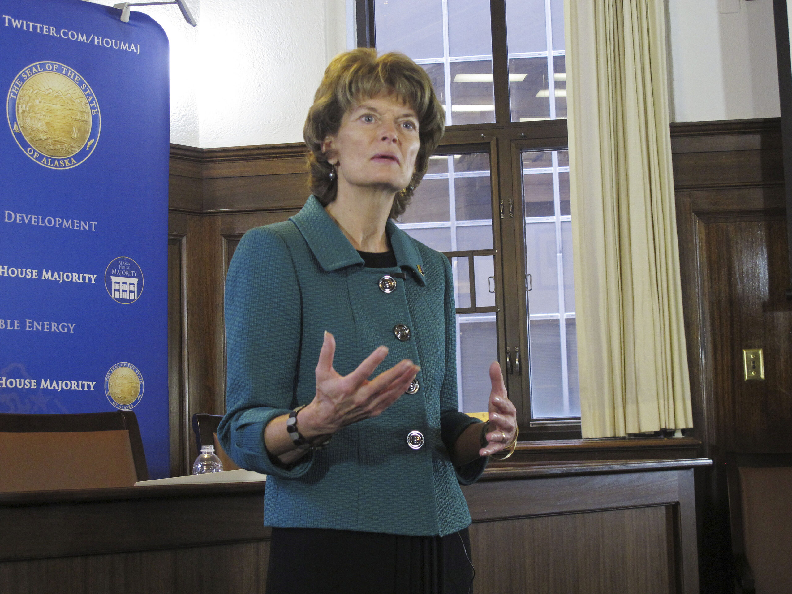 Senate panel rolls out energy bill