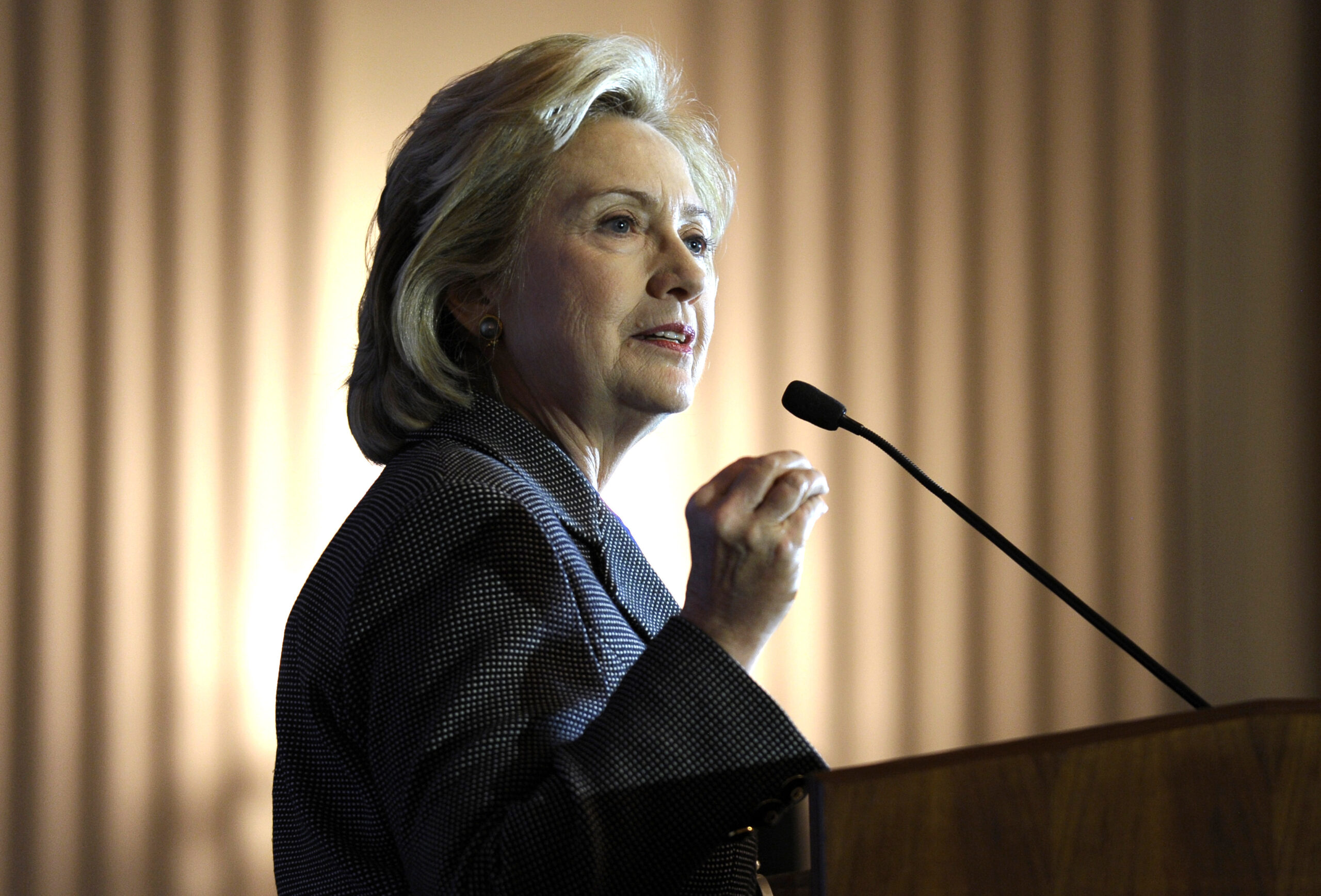 Va. senator says he’ll back Hillary Clinton
