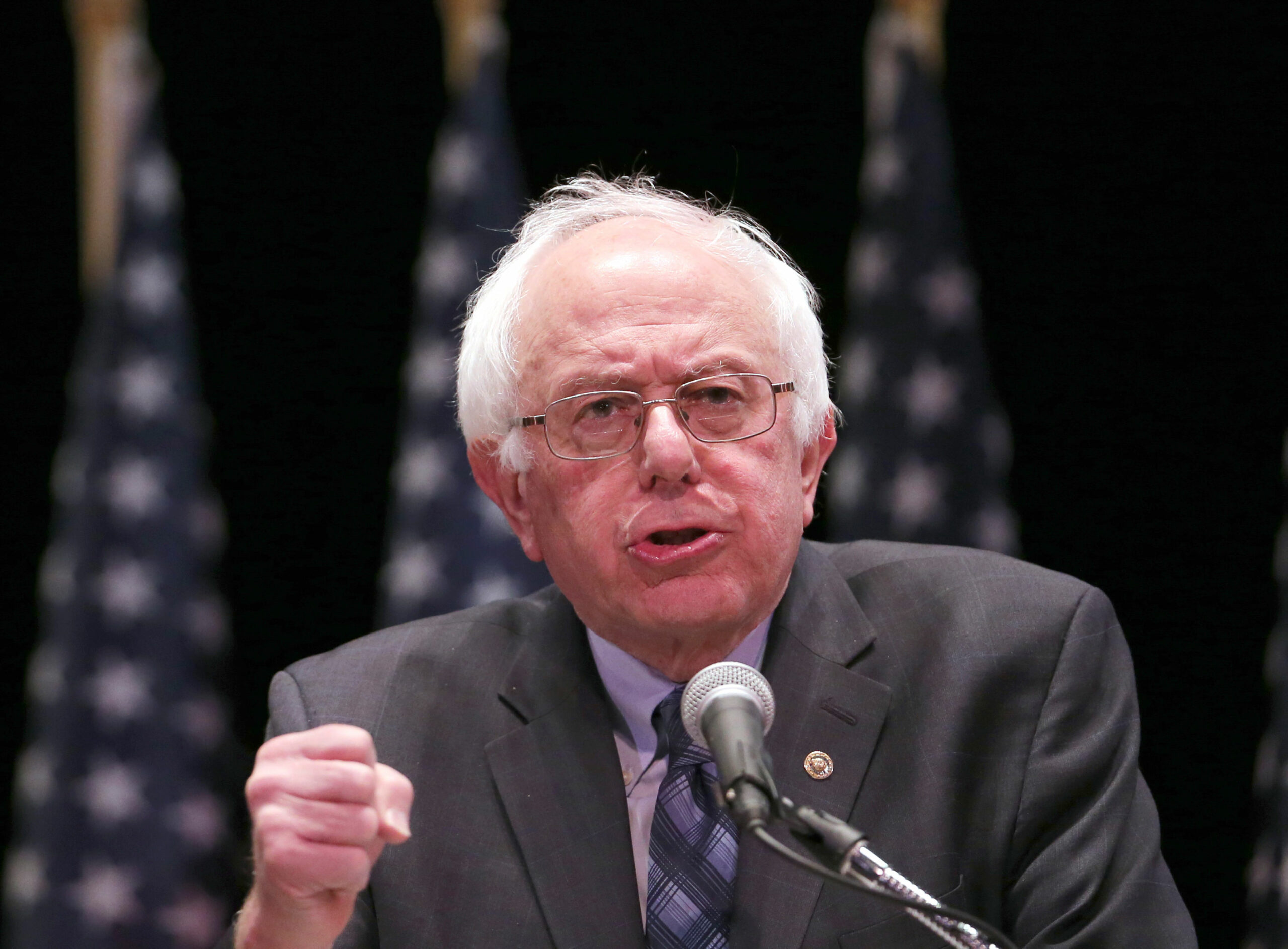 Sanders outspends Clinton on early state airwaves
