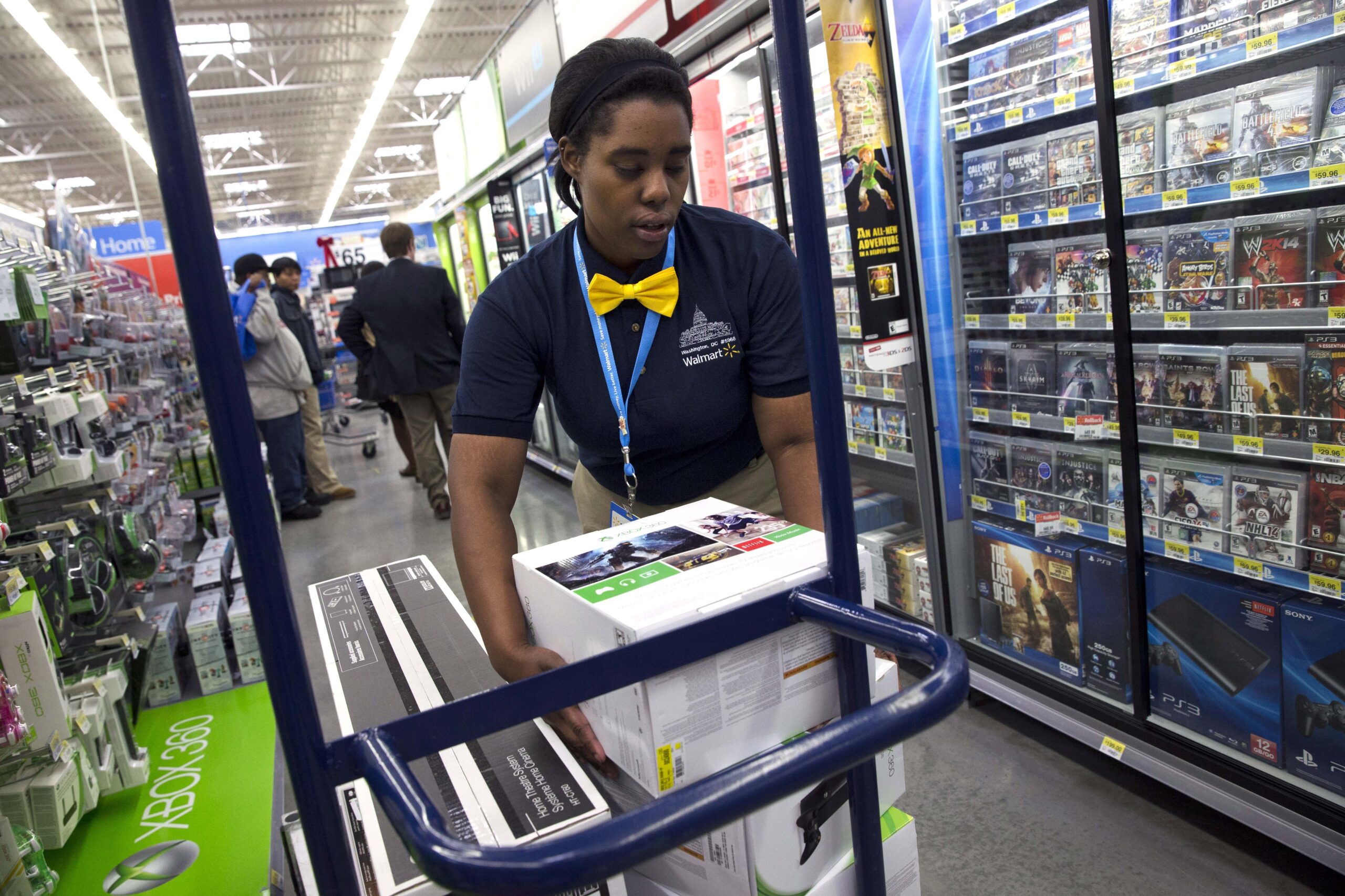 Wal-Mart, Amazon show changing shopping habits