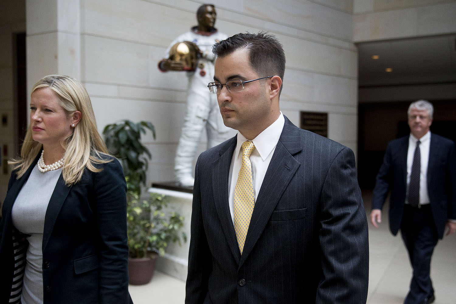 Clinton IT aide repeatedly pleads the Fifth