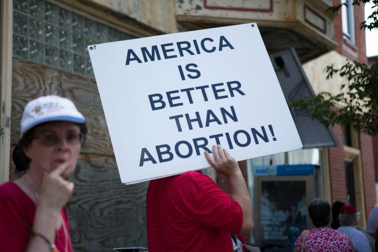 House Passes Bill Banning Abortion after 5th Month of Pregnancy