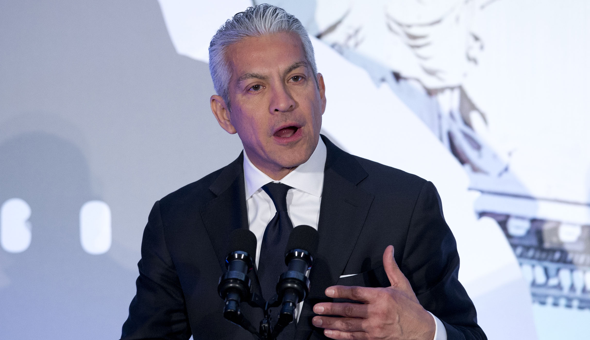 US Hispanic Chamber of Commerce leader Javier Palomarez resigns from Trump diversity council over DACA