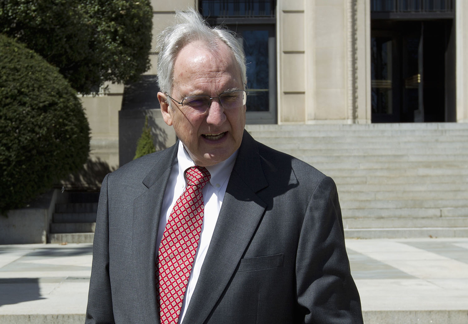Earmark lobbyist Bob Livingston endorses Donald Trump