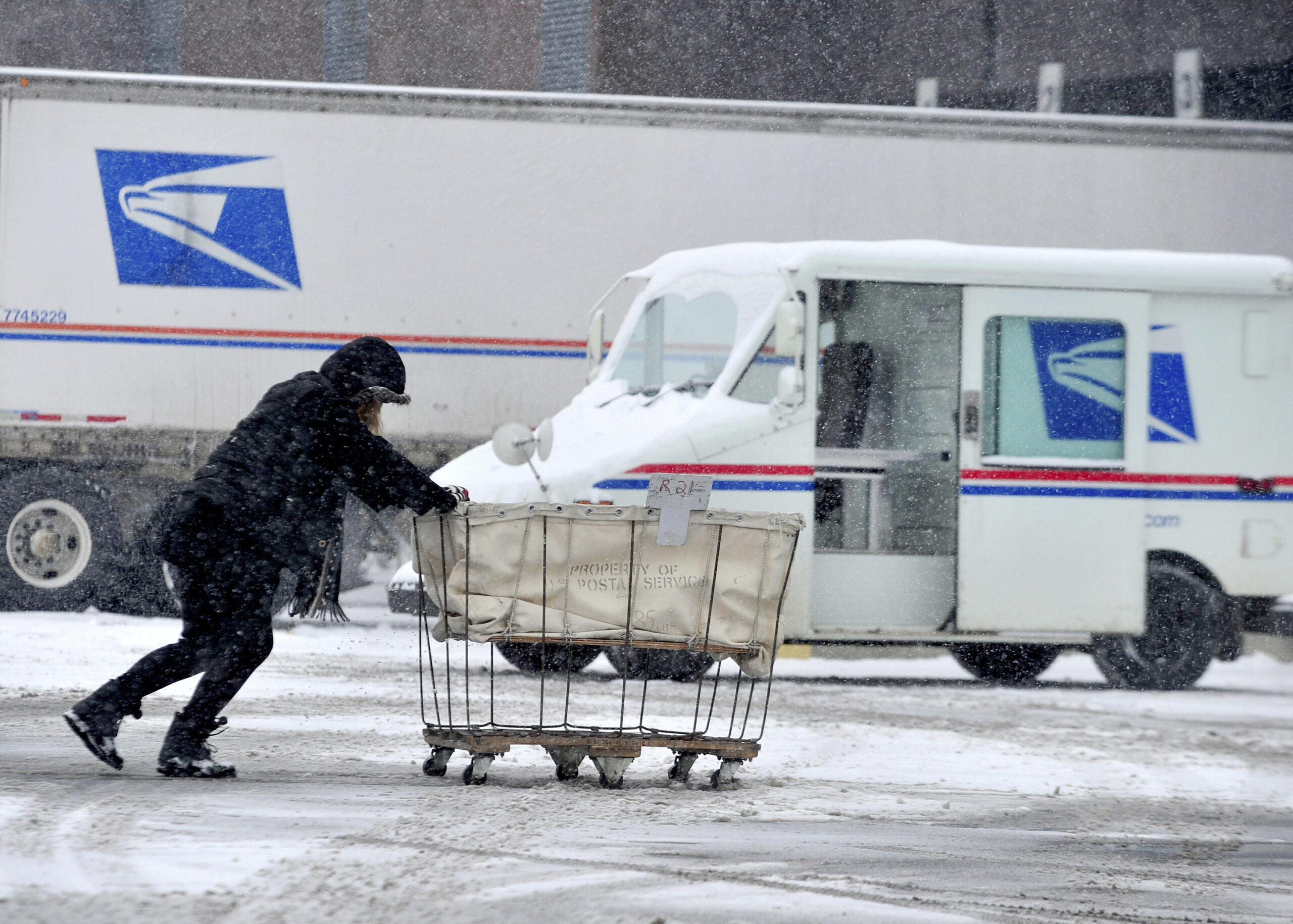 Postal Service tries to stem red ink