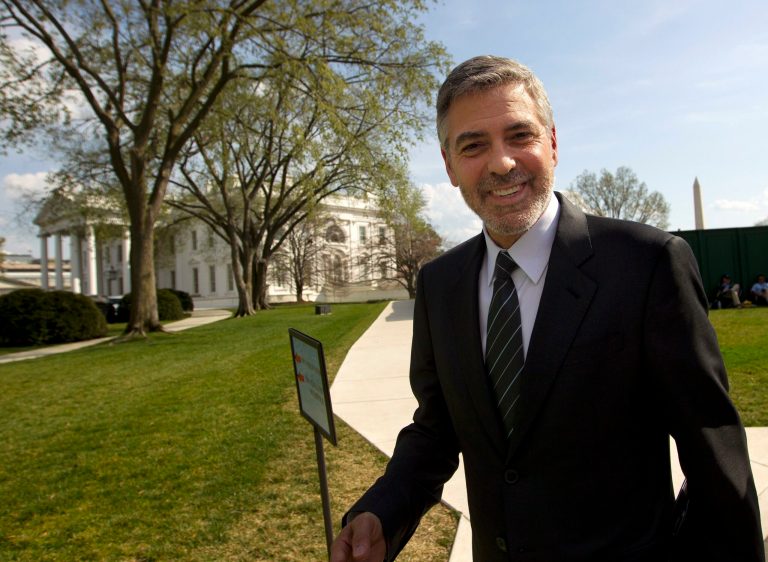 Clooney gets meeting with Obama