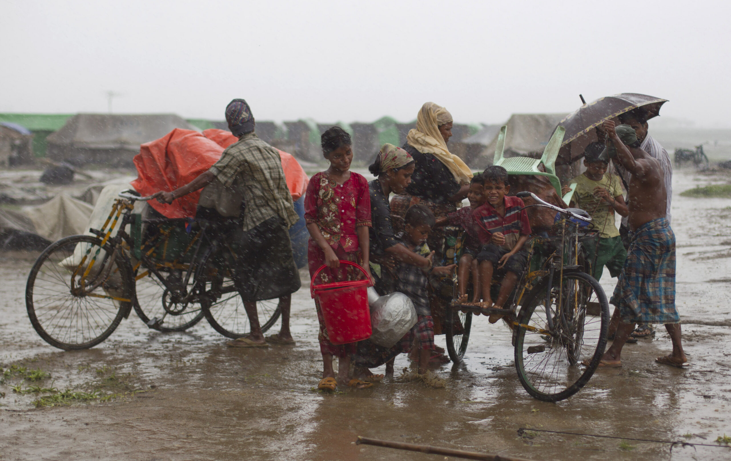 Cyclone Mahasen fizzles as it hits Bangladesh