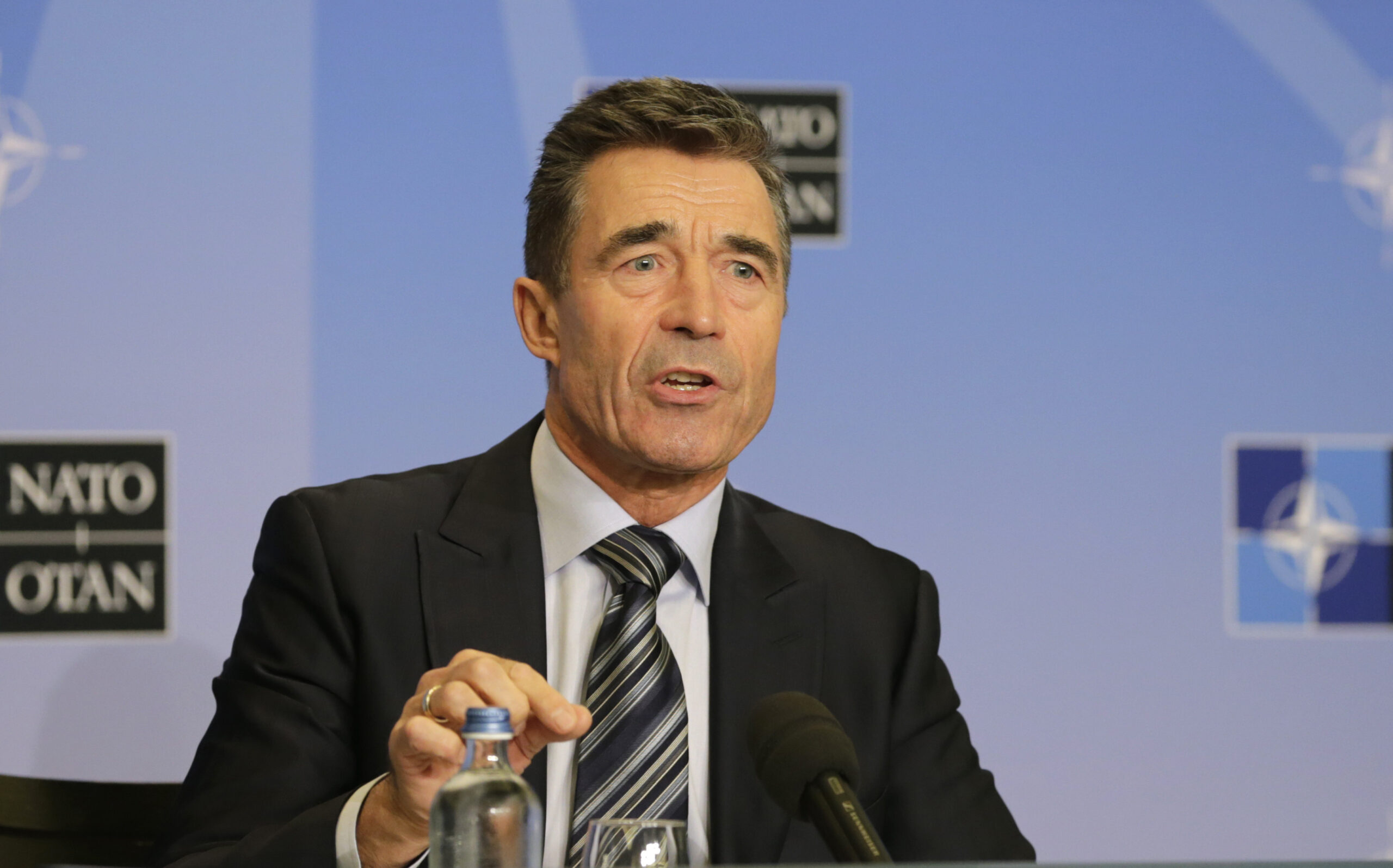 NATO plans high-readiness force to counter Russia