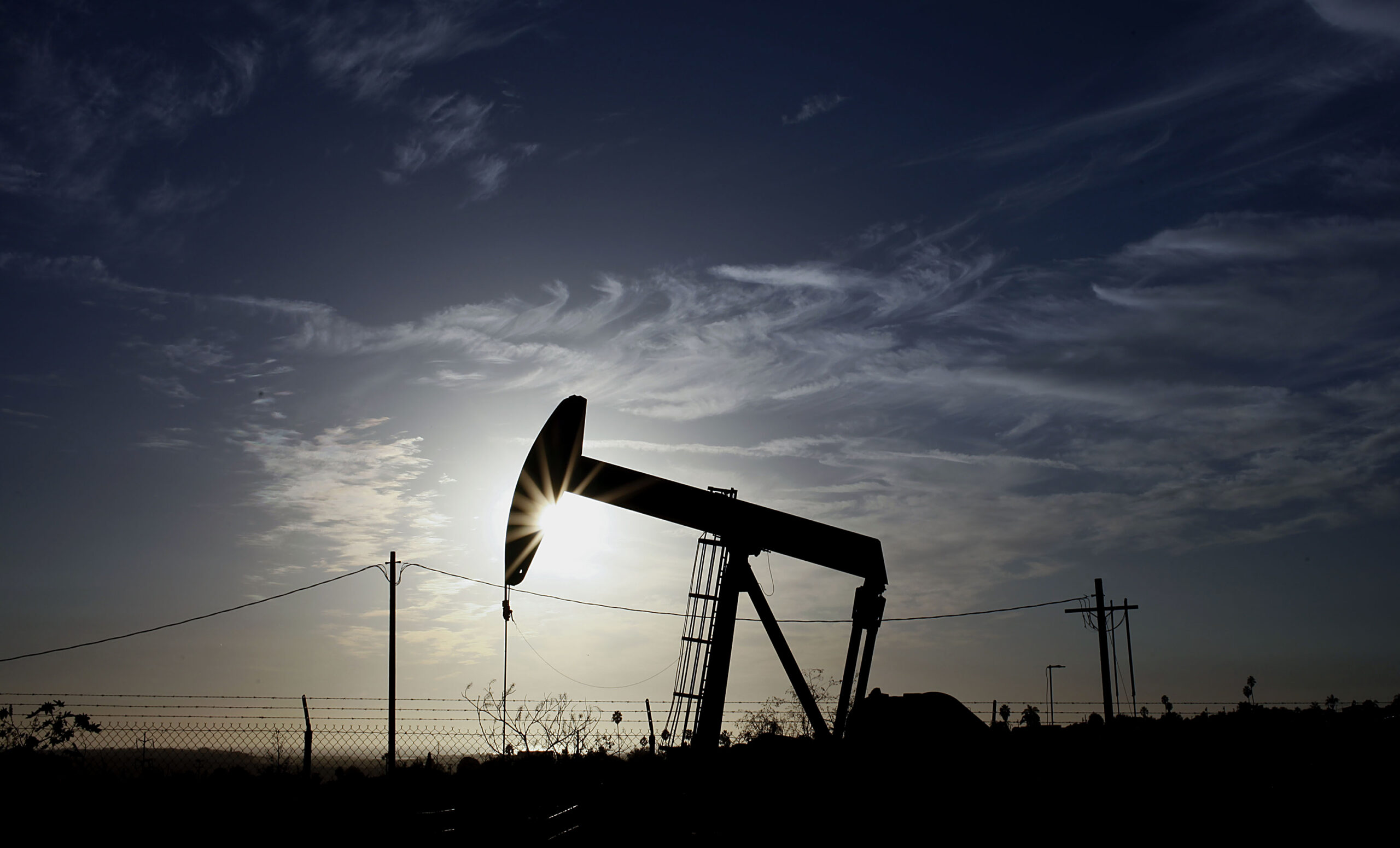 White House criticizes transportation budget over lack of oil tax