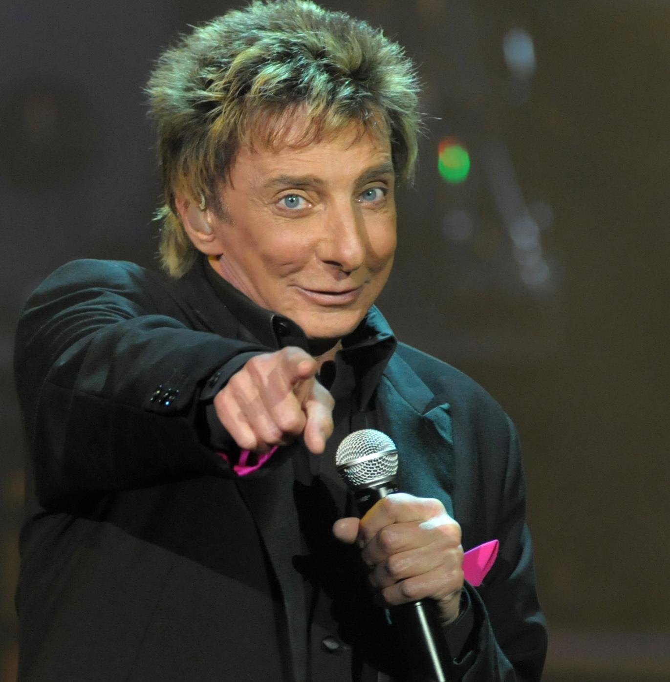 Campaign Roundup: Barry Manilow backing Obama