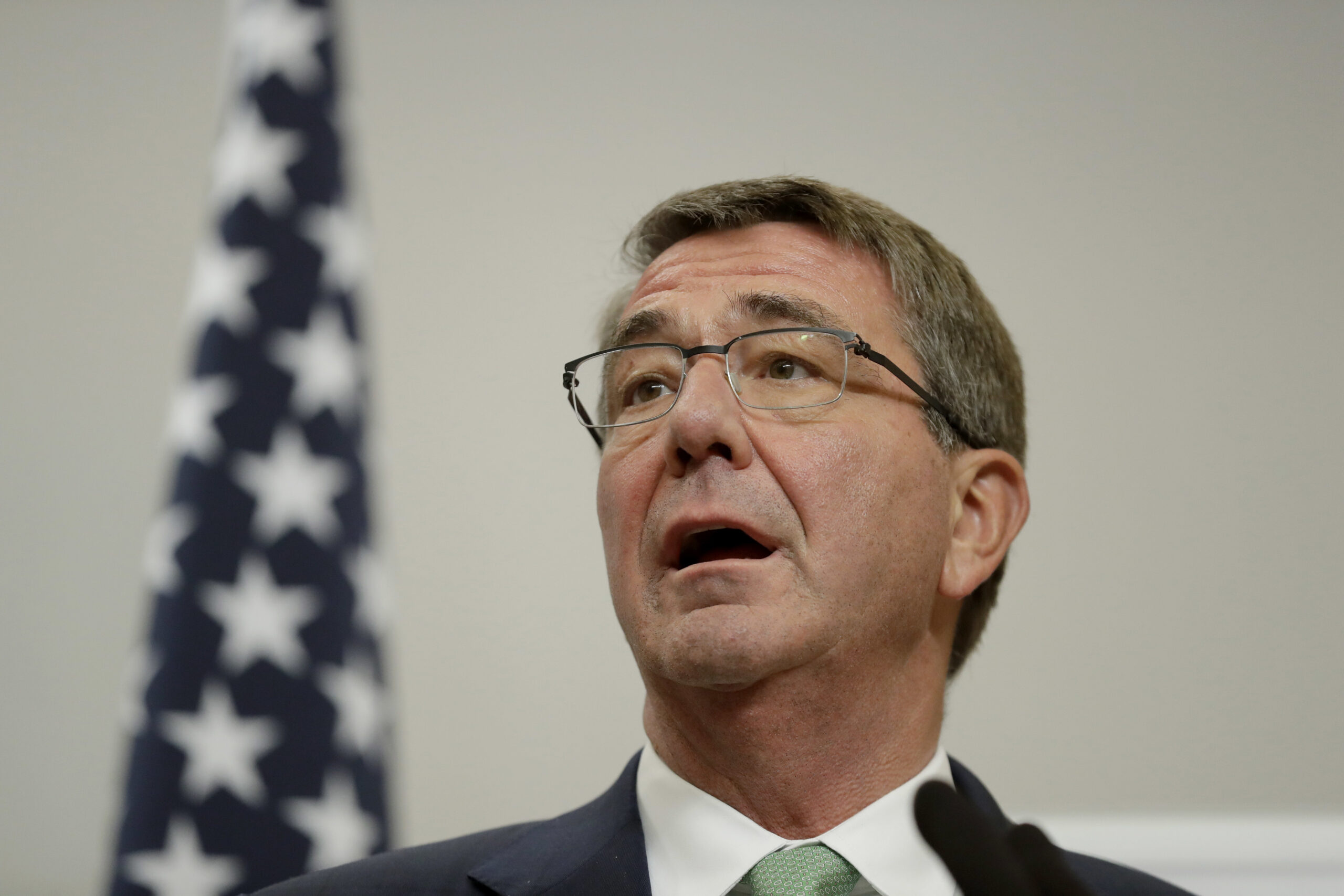 Carter accuses Russia of conducting ‘hybrid warfare’