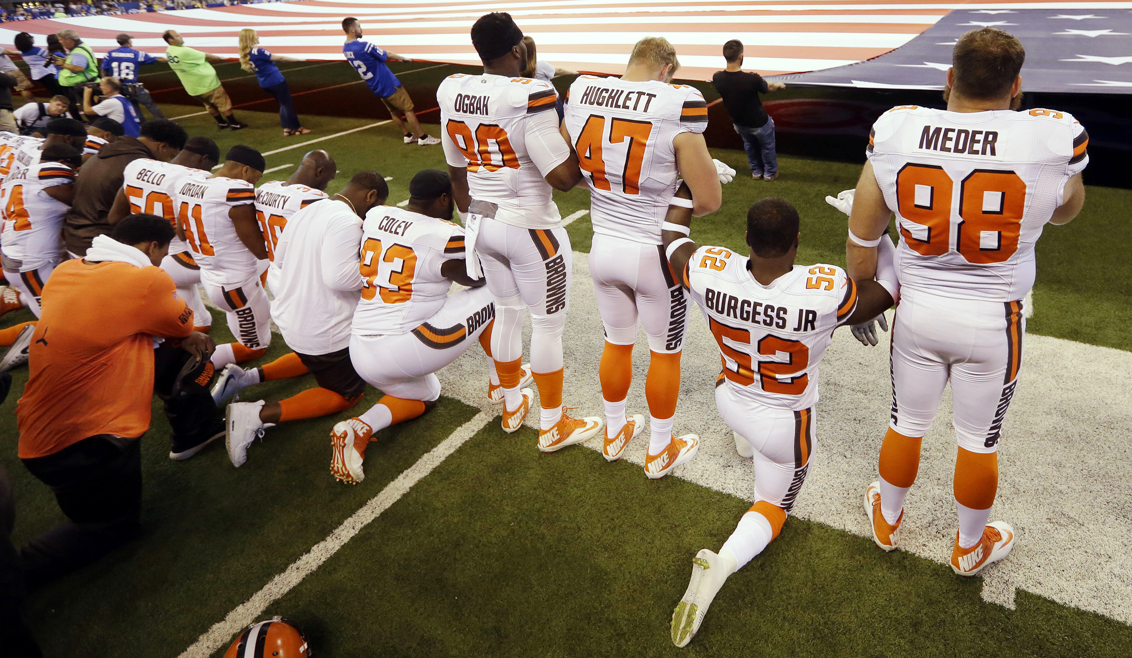 David Petraeus ‘disappointed’ that football has become ‘politicized’