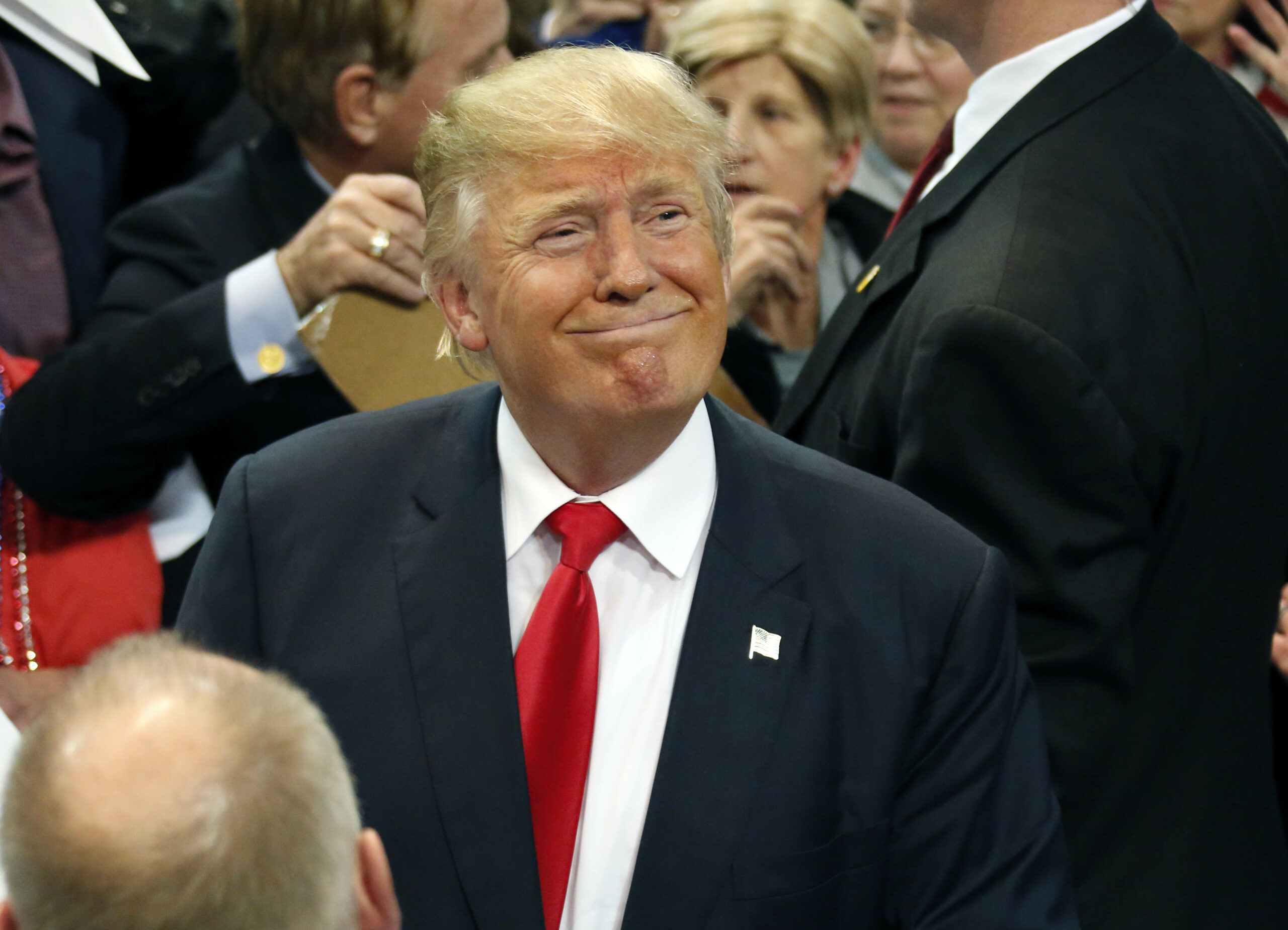 Book: Trump choreographs photographers to hide double chin
