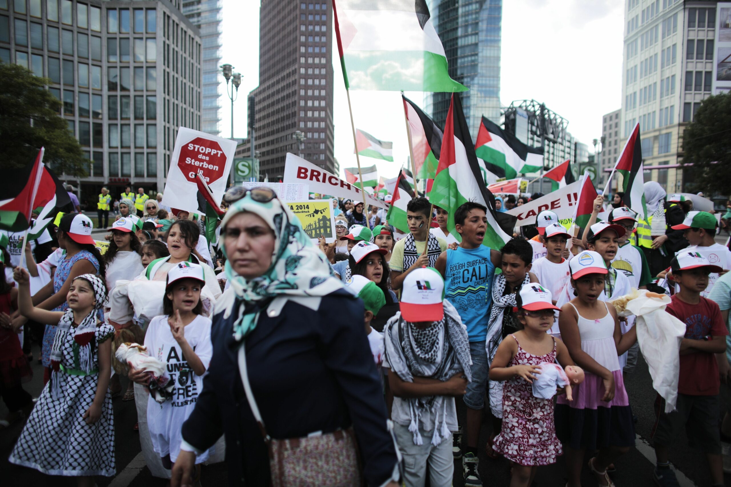 Germany, France, Italy condemn anti-Semitic demos