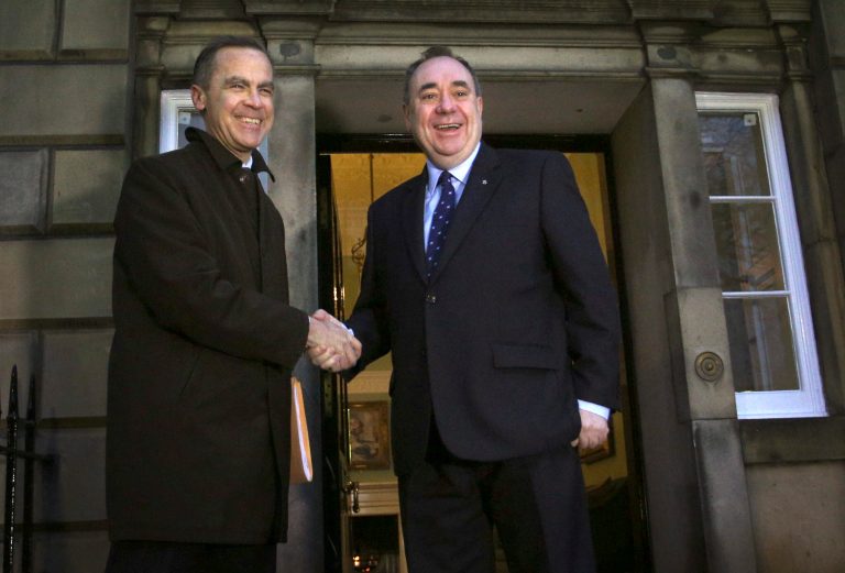 Bank of England governor Mark Carney, left, meets Scottish First Minister Alex Salmond as he arrives at Bute House in Edinburgh for face-to-face talks for the first time Wednesday Jan. 29, 2014. Carney is also giving a speech in tEdinburgh, in which the issue of a currency union between an independent Scotland and the rest of the Britain will be addressed. (AP Photo/David Cheskin/PA) UNITED KINGDOM OUT NO SALES NO ARCHIVE