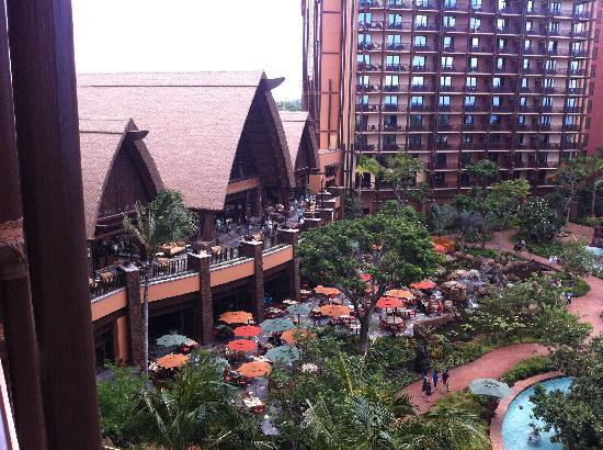 Obama: Disney fundraiser and a round of golf