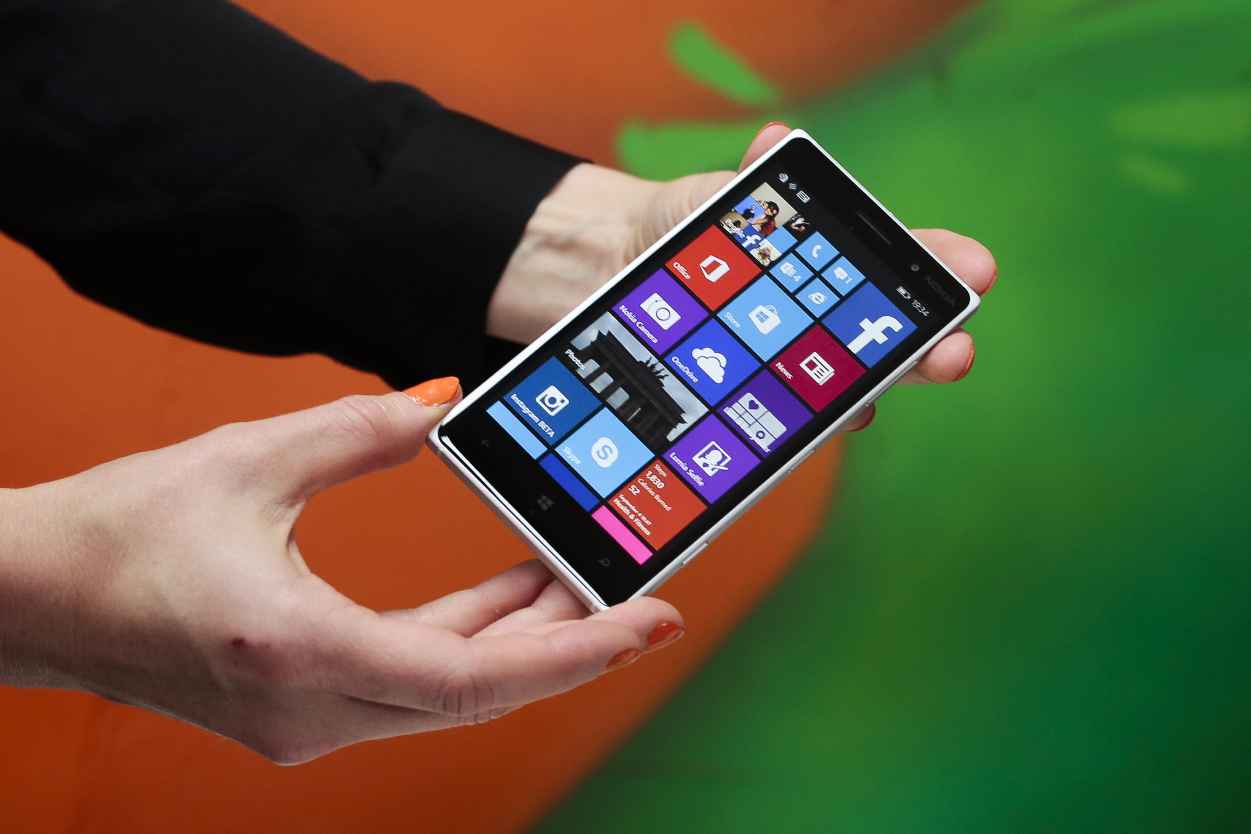 Microsoft: mid-range phones for budget conscious