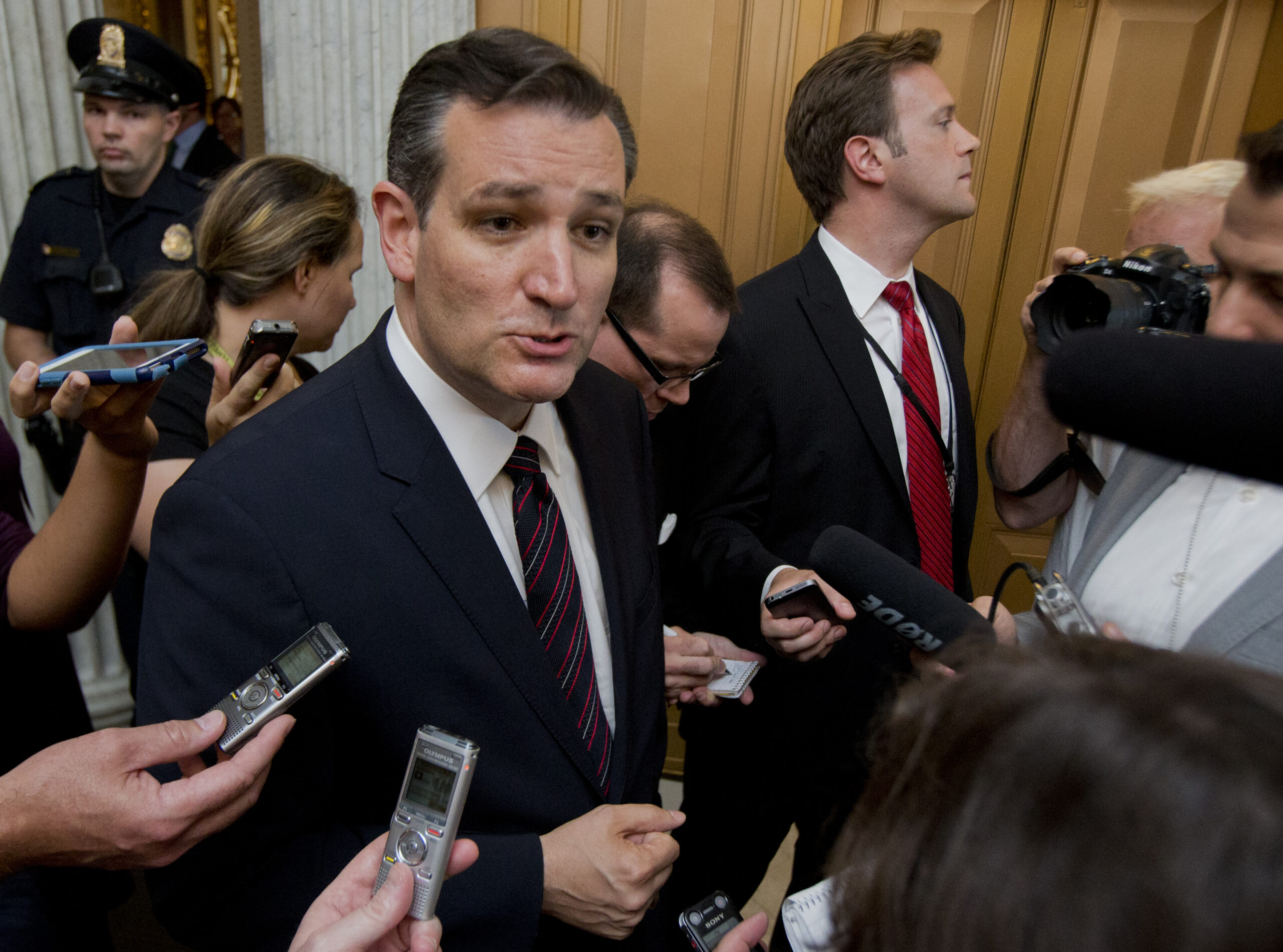 Cruz rails against Romney on Iran rhetoric