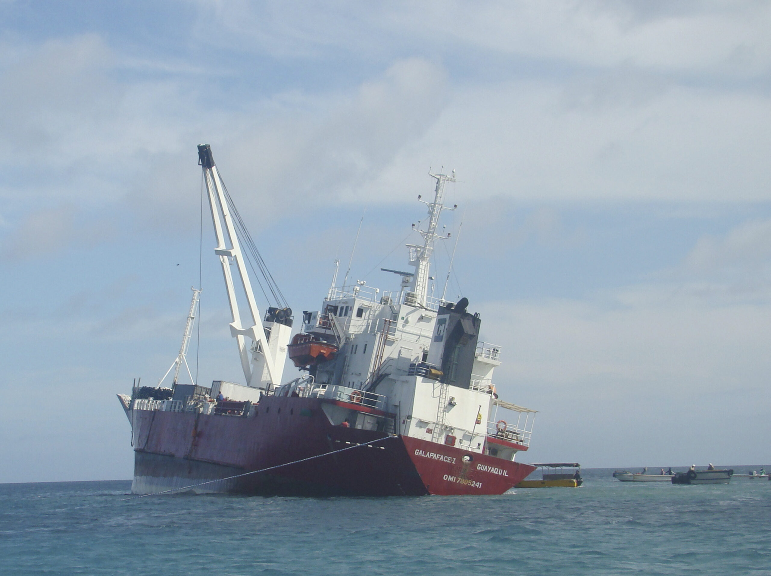 Officials: Weeks to rescue Galapagos-stranded ship