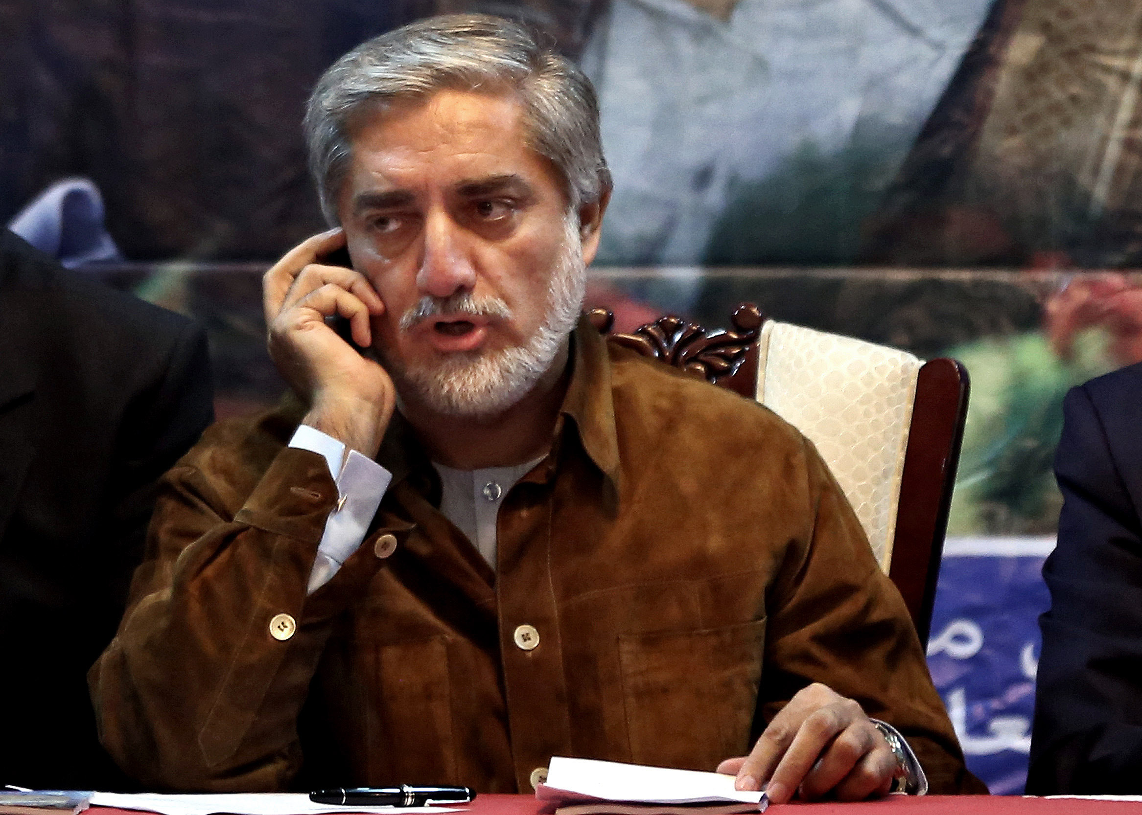 Afghan candidate escapes assassination attempt