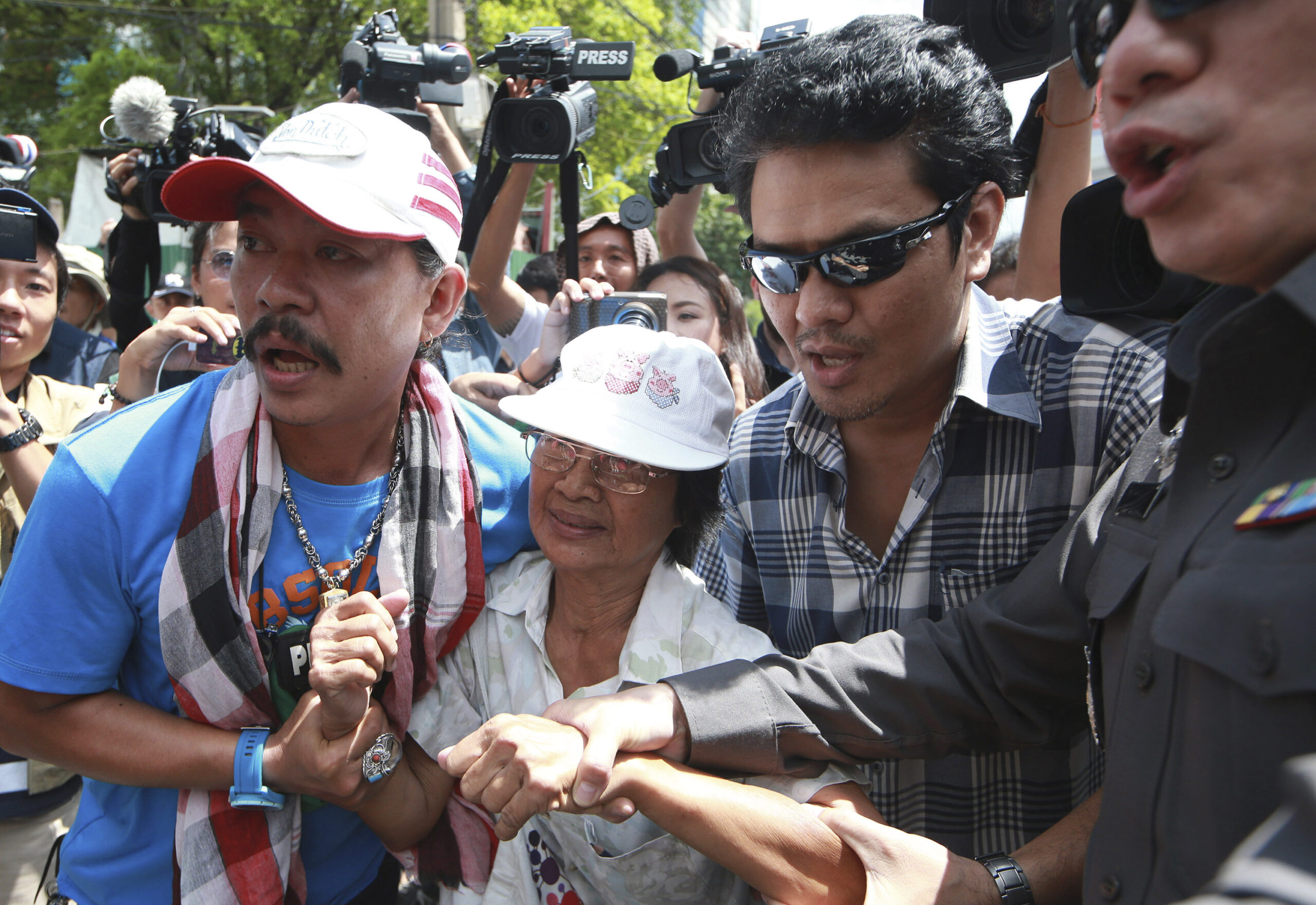 Thai police criticized for posing as journalists